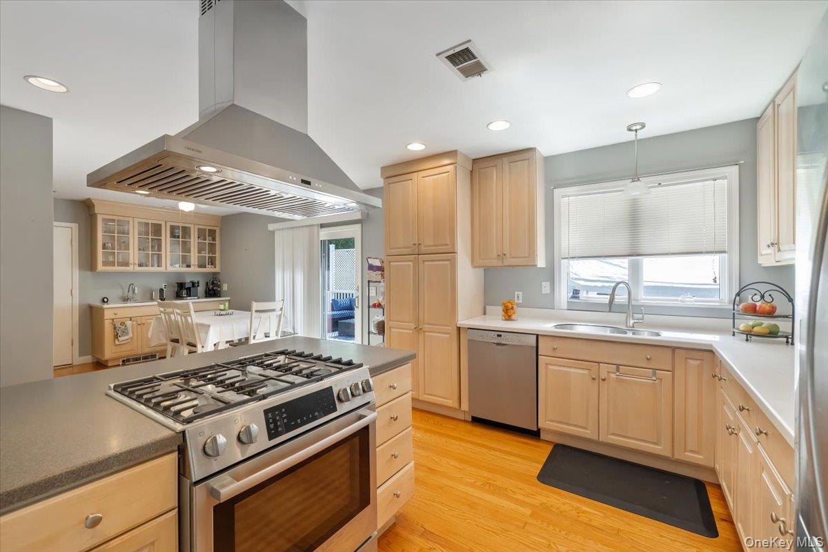 #14 photo, 21 Van Orden Avenue, Suffern , NY 10901