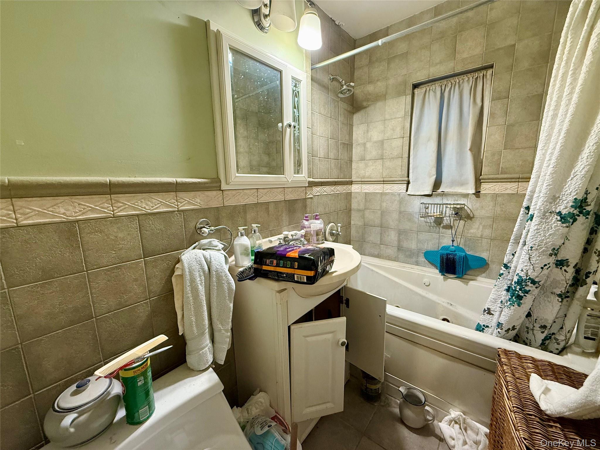 #11 photo, 669 Pelham Road, New Rochelle , NY 10805