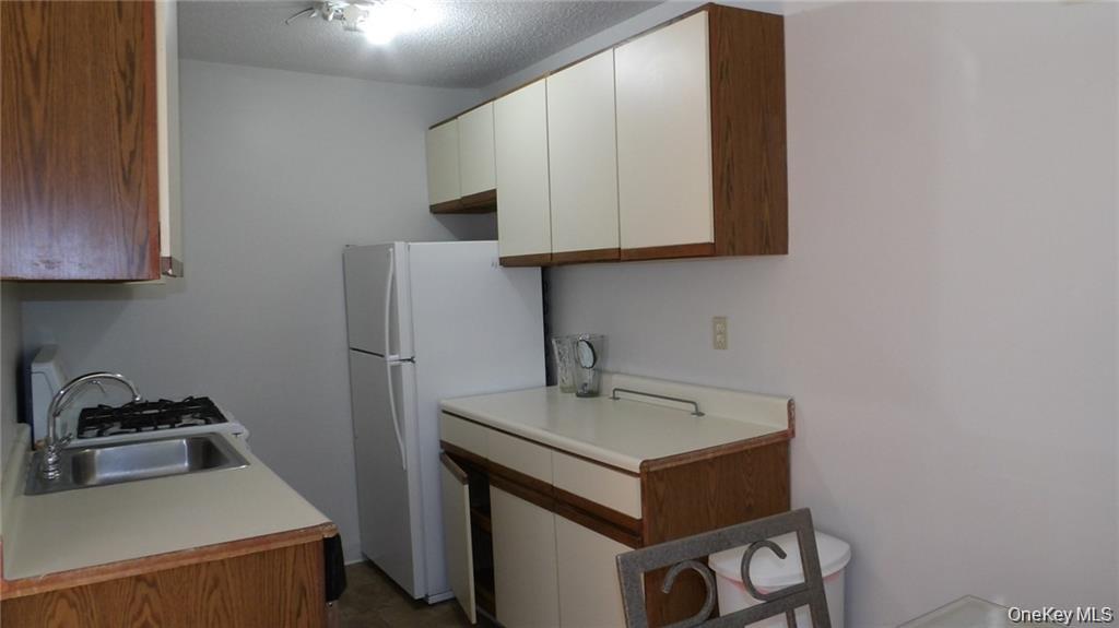 #13 photo, 502 Barclay Manor, Newburgh , NY 12550