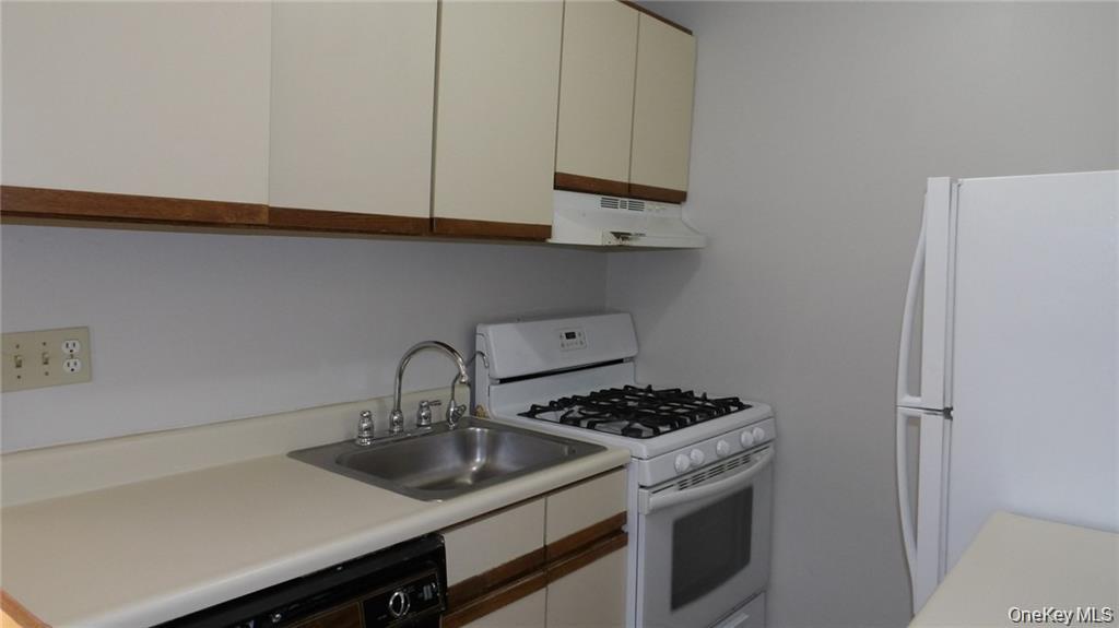 #17 photo, 502 Barclay Manor, Newburgh , NY 12550