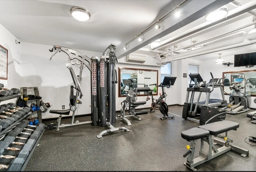 #10 photo, 51 5TH Avenue, Greenwich Village , NY 10003