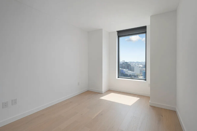 #21 photo, 3 COURT Square, Long Island City , NY 11101