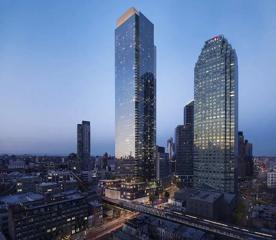 #4 photo, 3 COURT Square, Long Island City , NY 11101