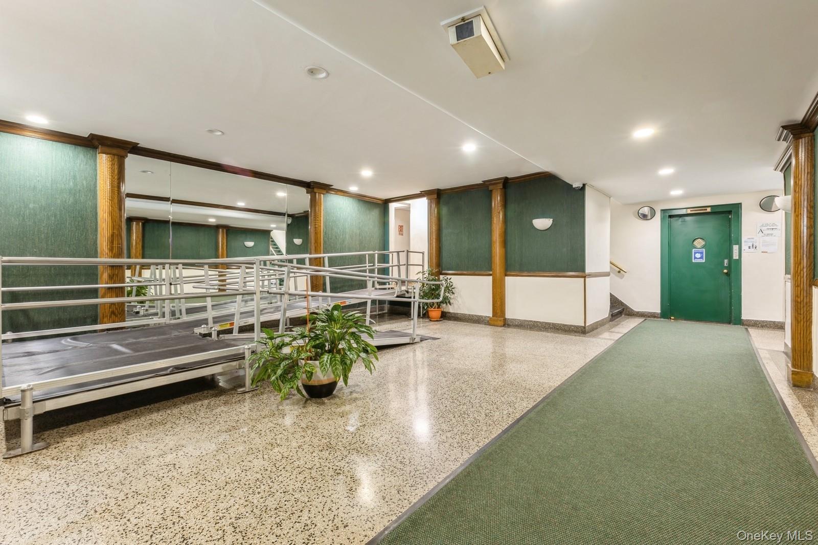 #20 photo, 102-55 67th Drives, クイーンズ区 Forest Hills , NY 11375