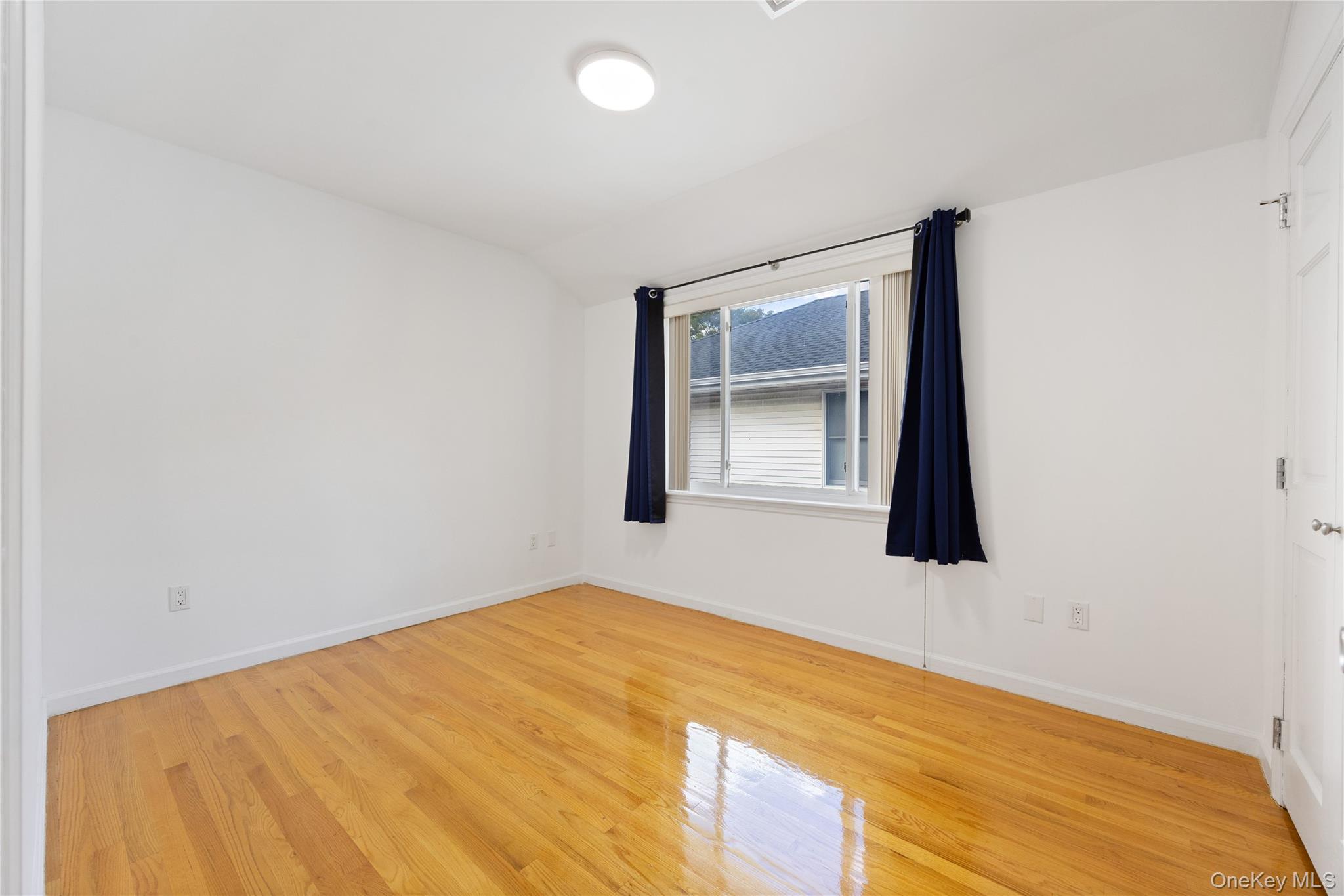 #11 photo, 6945 229th Street, クイーンズ区 Oakland Gardens , NY 11364