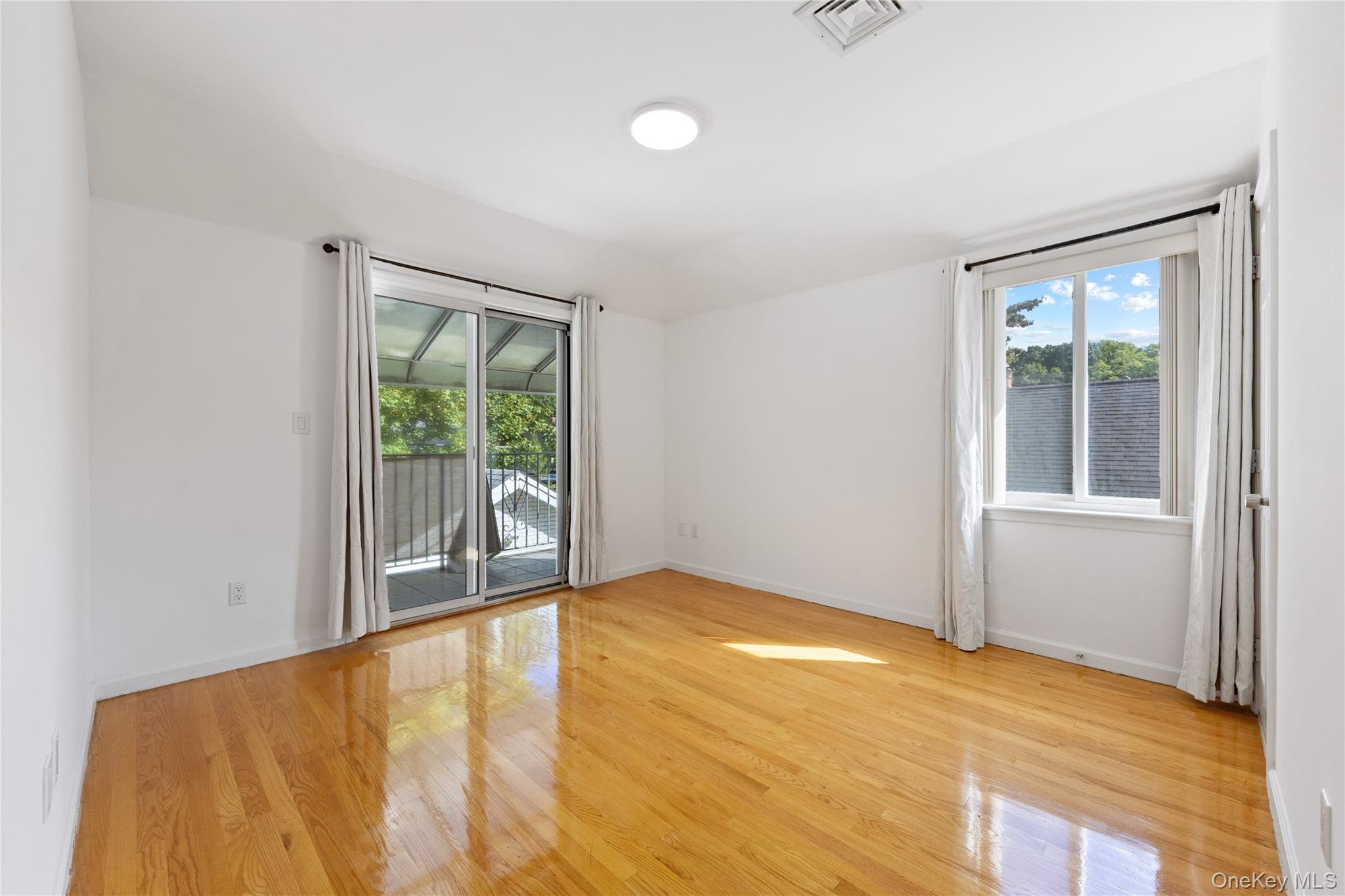 #14 photo, 6945 229th Street, クイーンズ区 Oakland Gardens , NY 11364