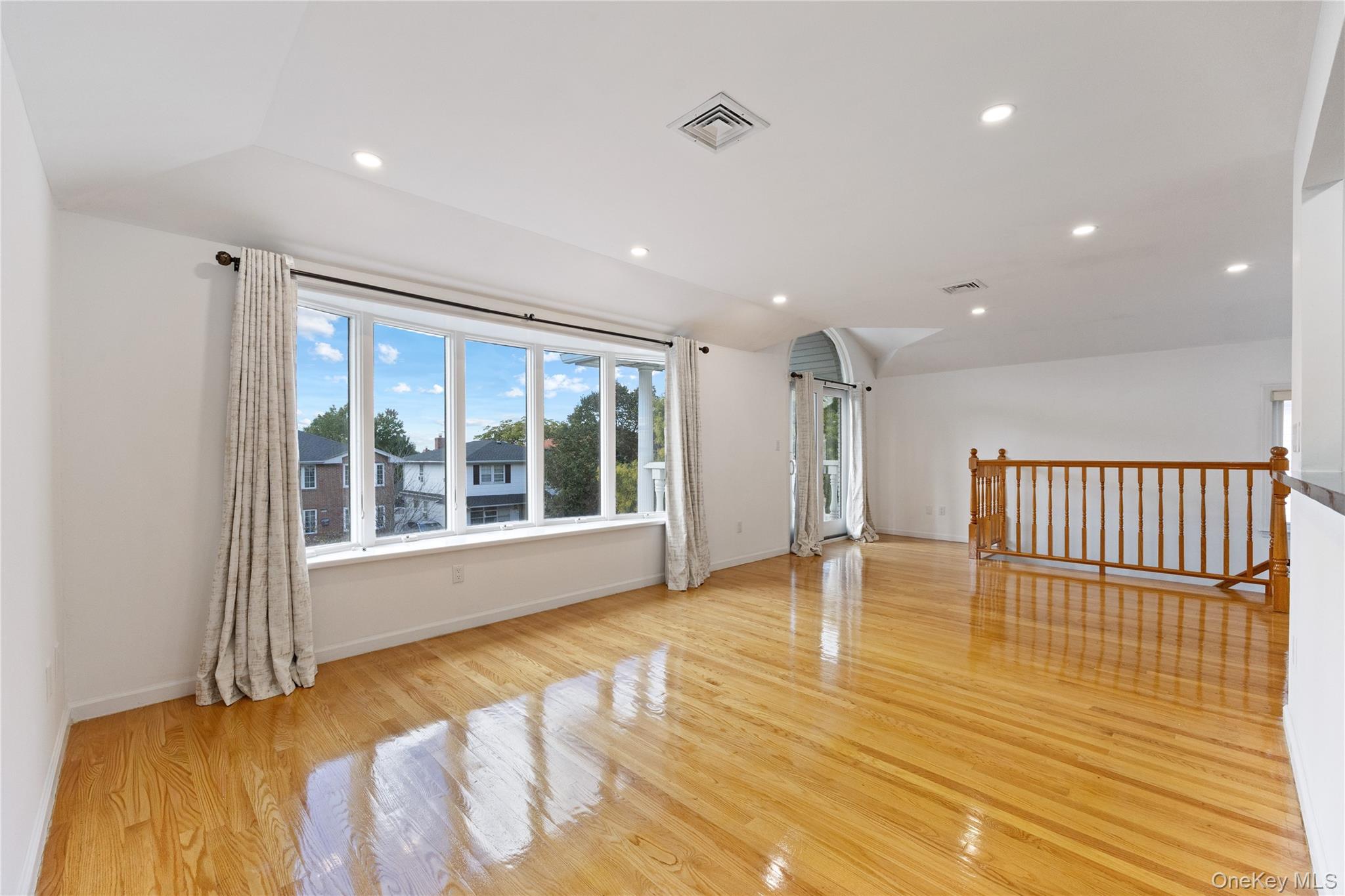 #4 photo, 6945 229th Street, クイーンズ区 Oakland Gardens , NY 11364