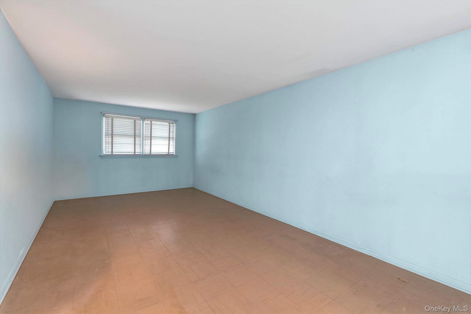 #15 photo, 4195 Florence Road, ナッソー郡 Bethpage , NY 11714