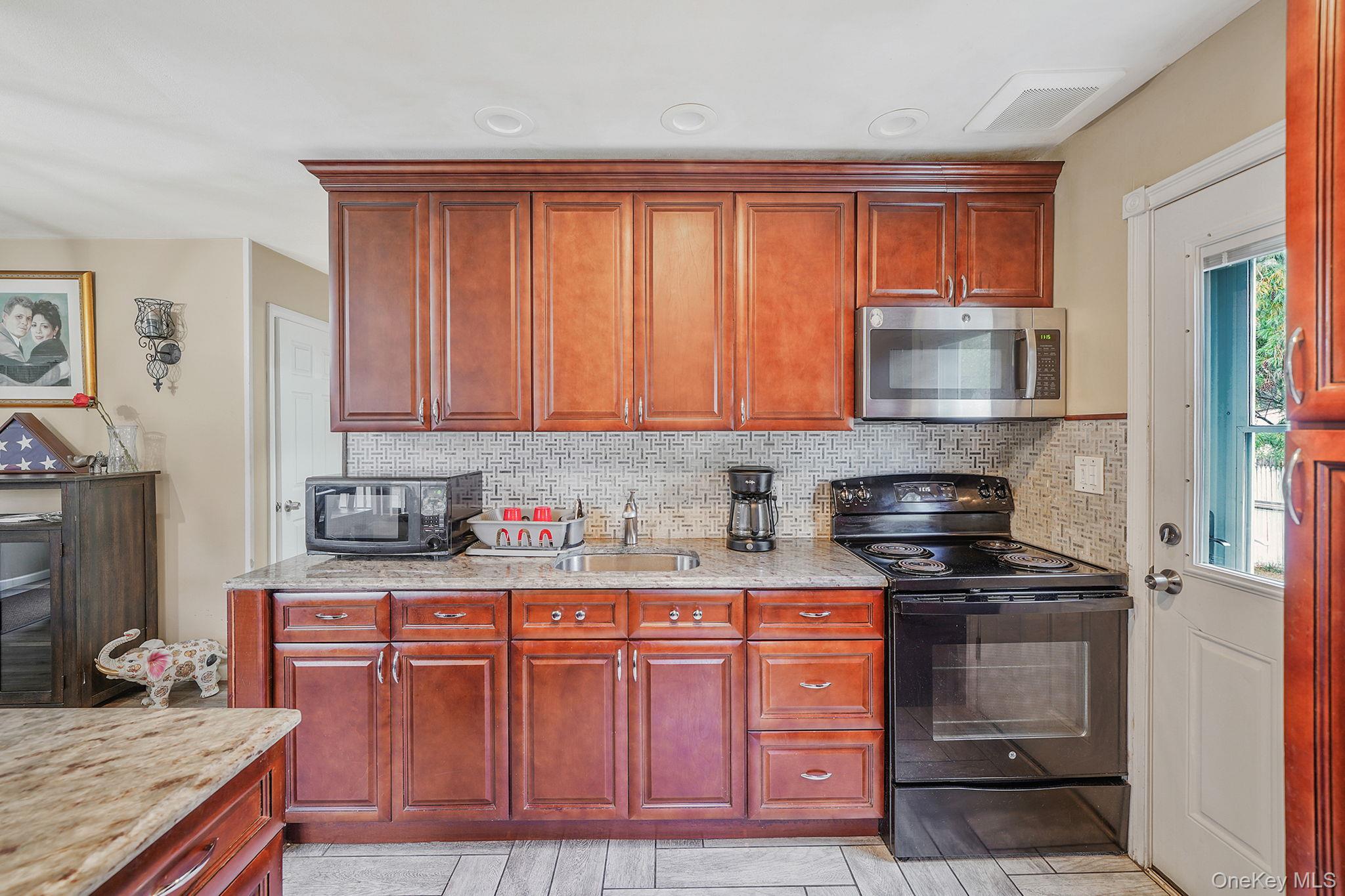 #14 photo, 24 Chanel Drive, サフォーク郡 Brentwood , NY 11717