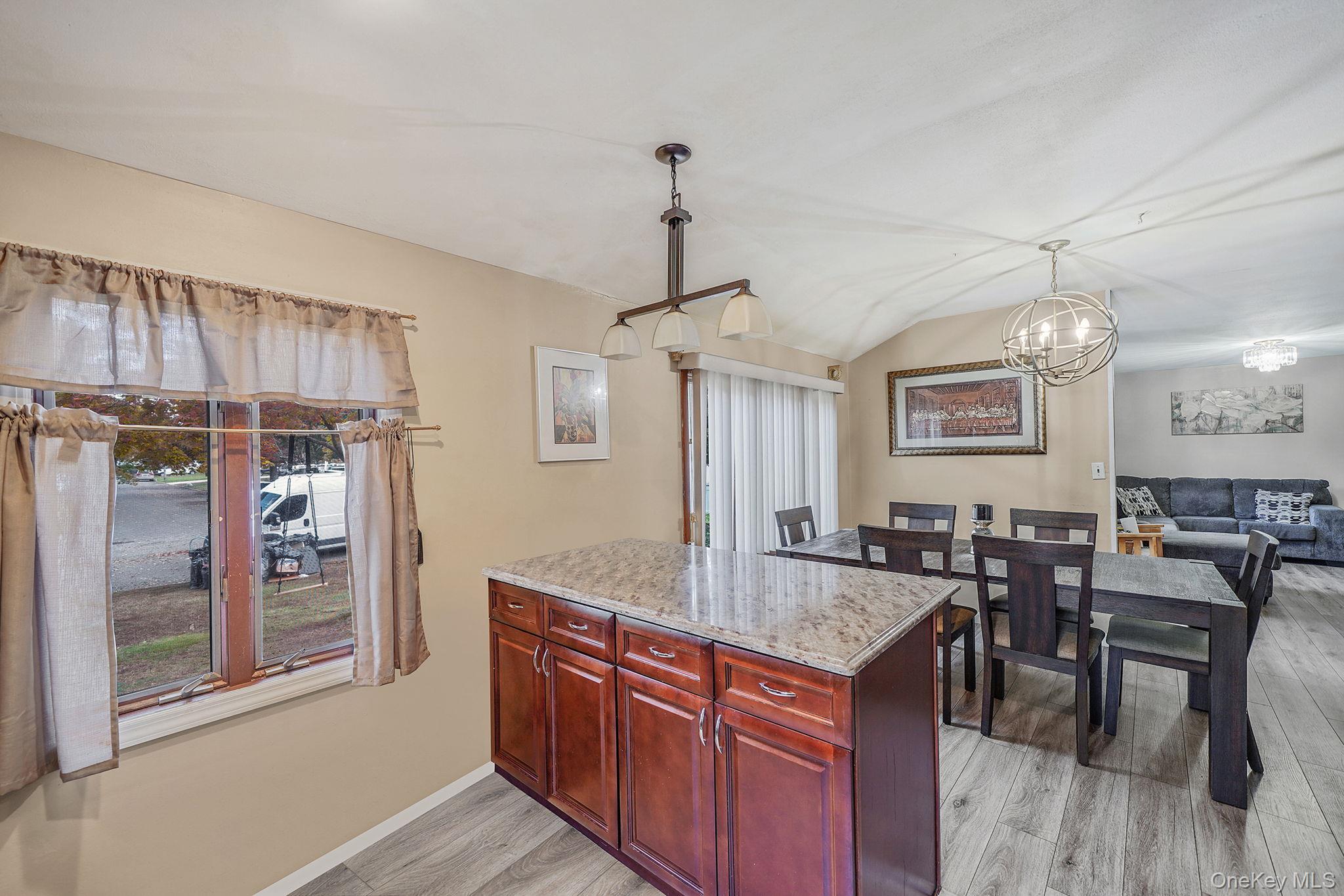 #15 photo, 24 Chanel Drive, サフォーク郡 Brentwood , NY 11717