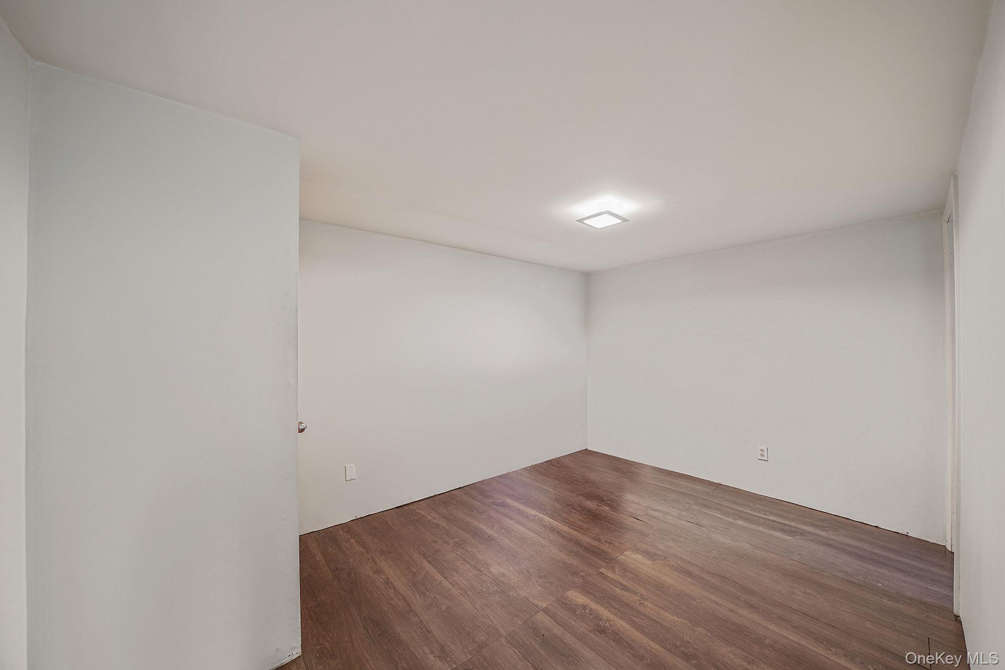 #20 photo, 24 Chanel Drive, サフォーク郡 Brentwood , NY 11717