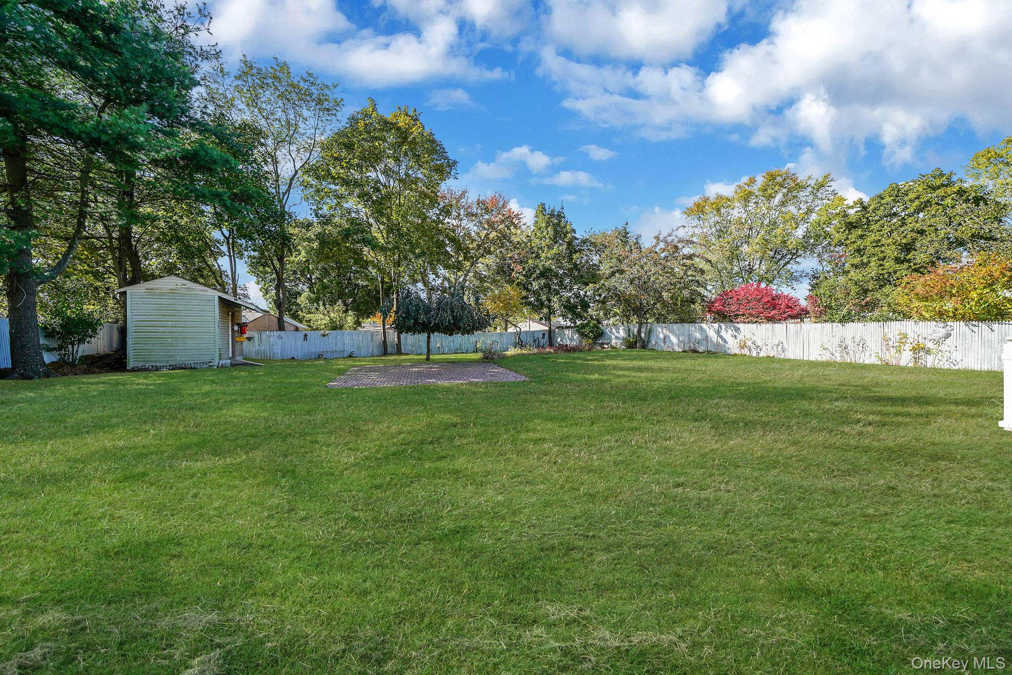 #4 photo, 24 Chanel Drive, サフォーク郡 Brentwood , NY 11717