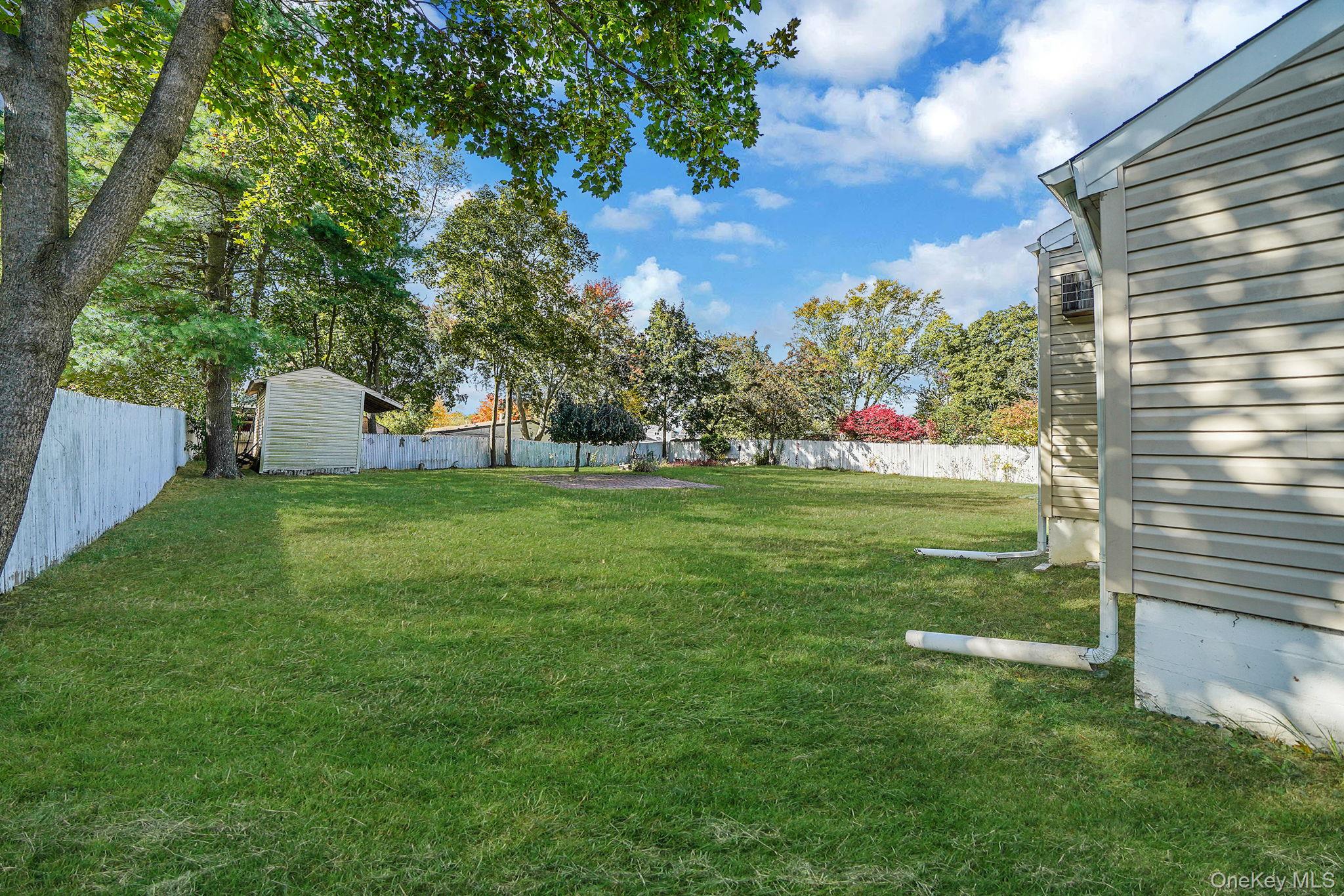 #5 photo, 24 Chanel Drive, サフォーク郡 Brentwood , NY 11717