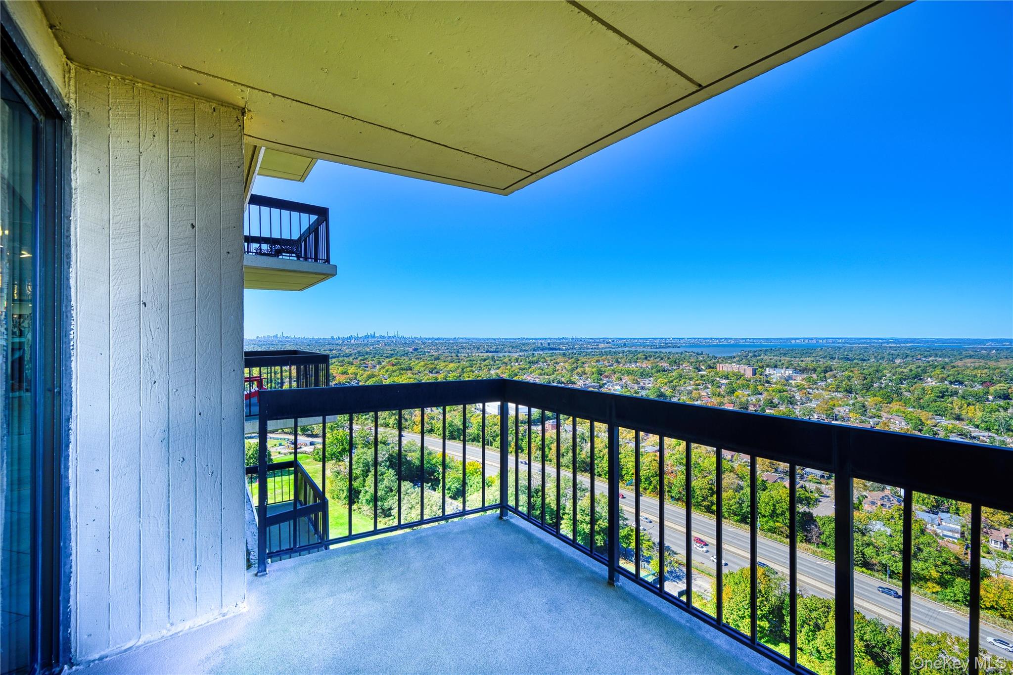 #10 photo, 269-10 Grand Central Parkway, クイーンズ区 Floral Park , NY 11005