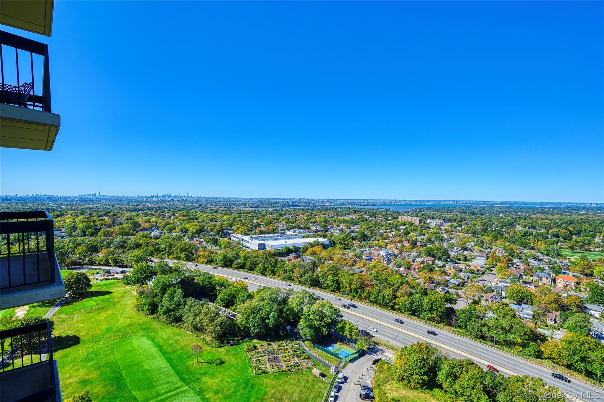 #12 photo, 269-10 Grand Central Parkway, クイーンズ区 Floral Park , NY 11005