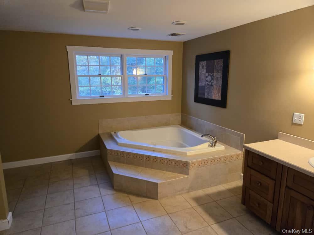 #12 photo, 14 Viola Road, Suffern , NY 10901