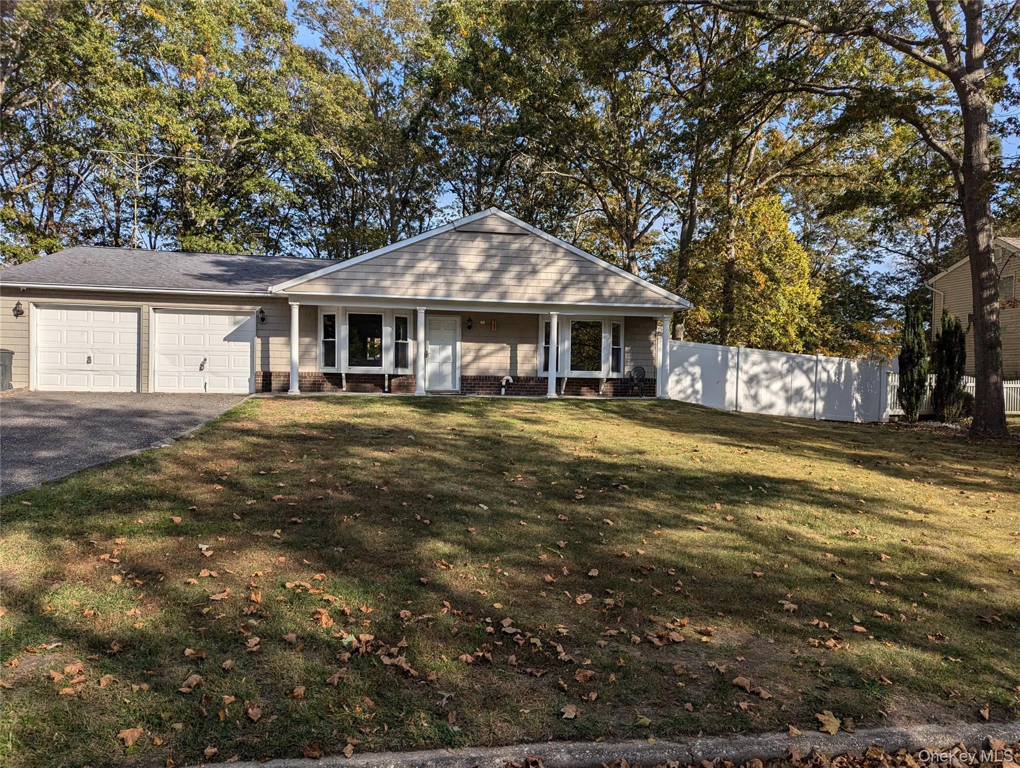 #1 photo, 144 Sequoia Drive, サフォーク郡 Coram , NY 11727