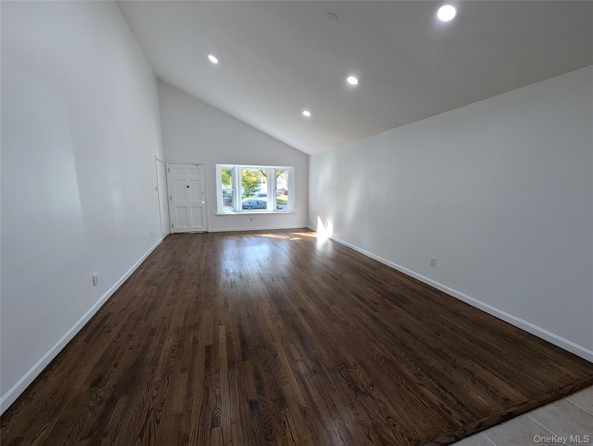 #10 photo, 144 Sequoia Drive, サフォーク郡 Coram , NY 11727