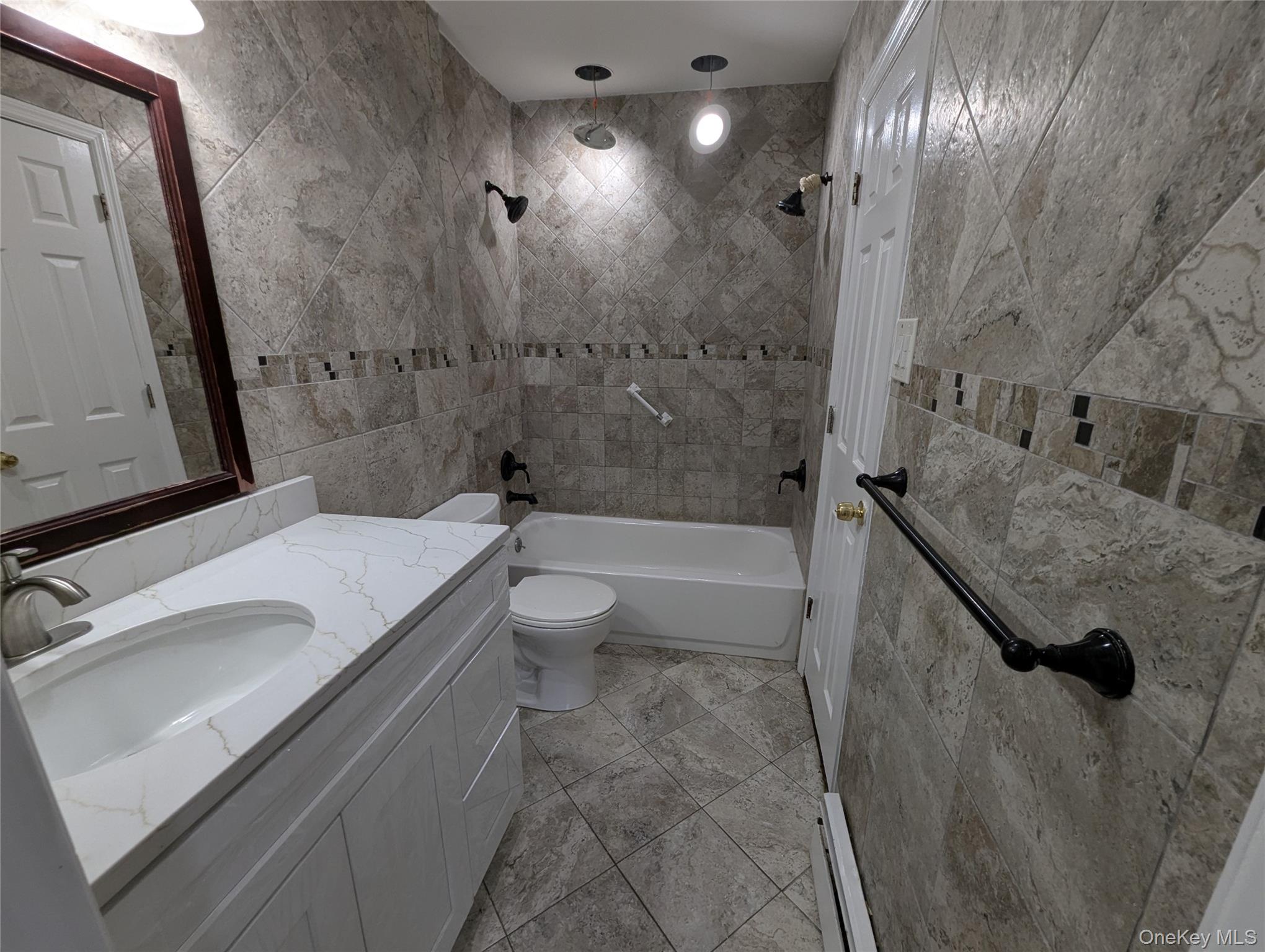 #12 photo, 144 Sequoia Drive, サフォーク郡 Coram , NY 11727