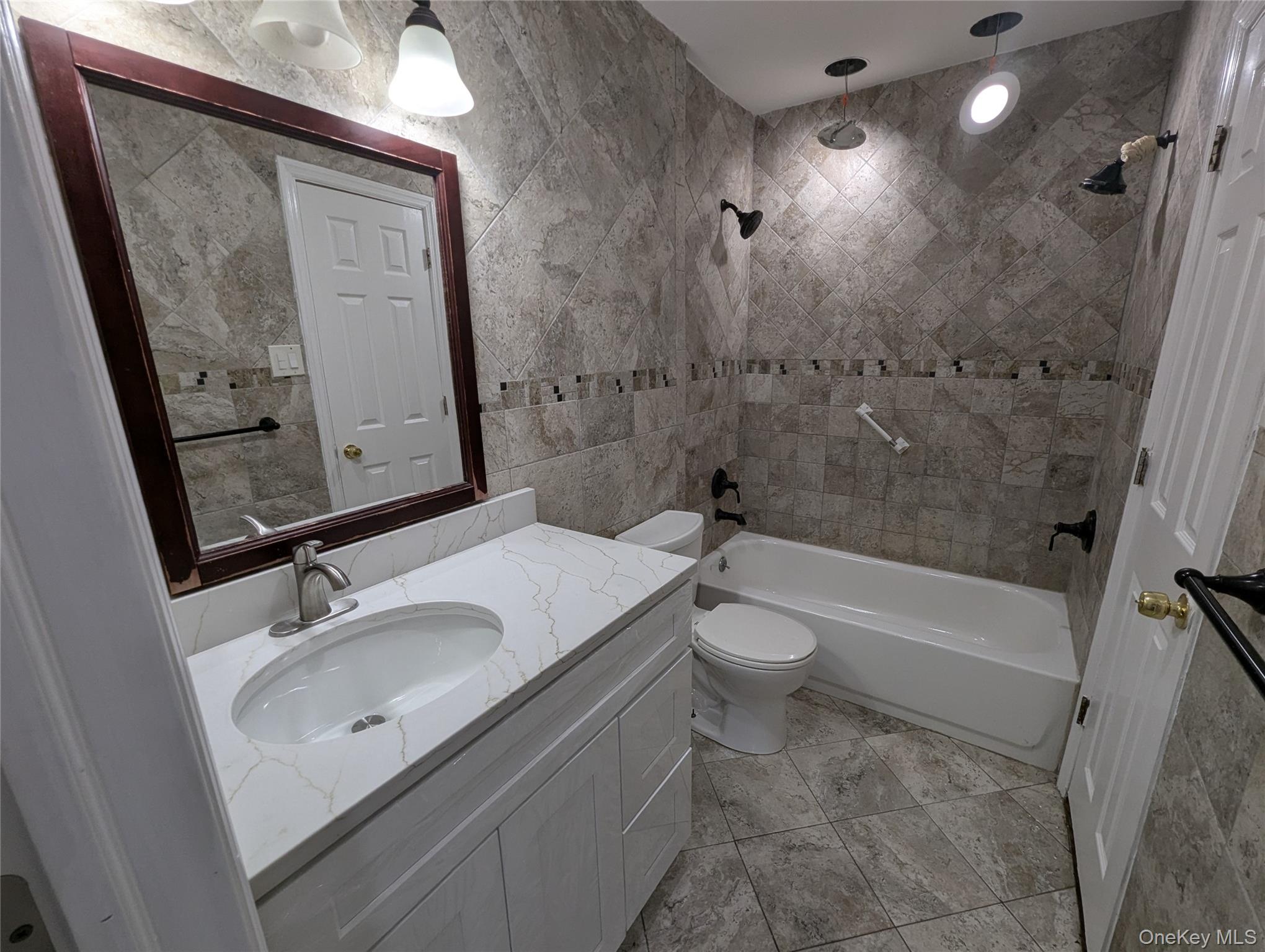 #13 photo, 144 Sequoia Drive, サフォーク郡 Coram , NY 11727