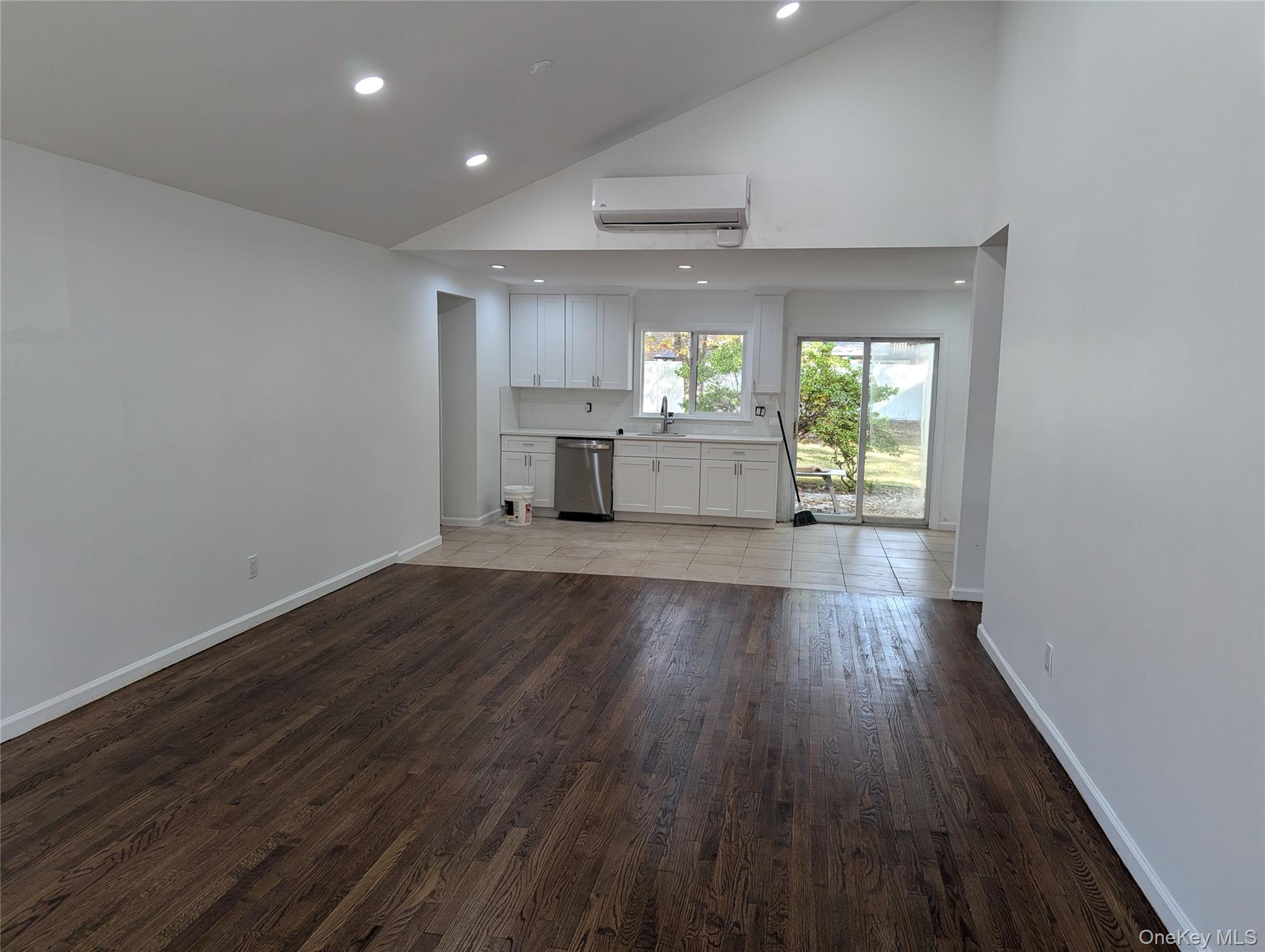 #3 photo, 144 Sequoia Drive, サフォーク郡 Coram , NY 11727