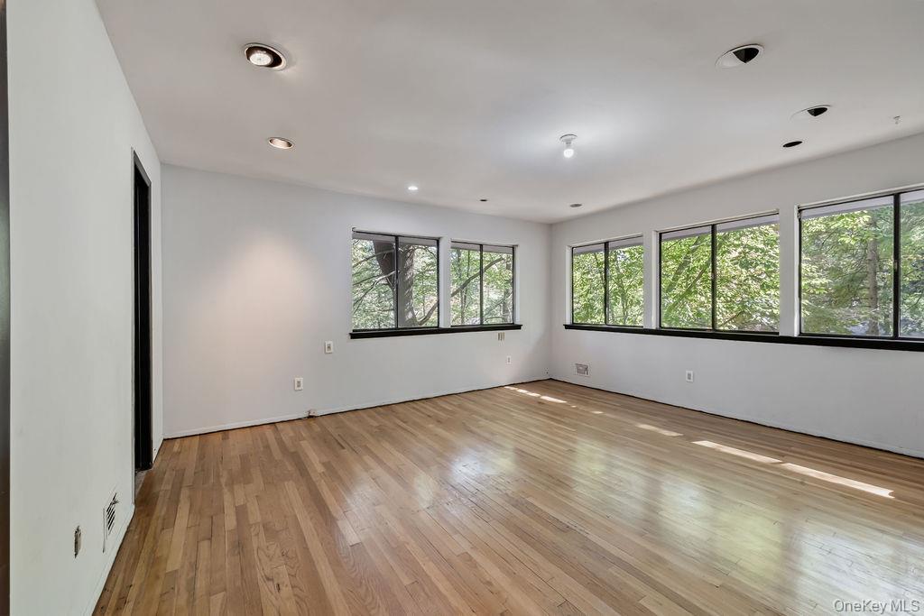 #12 photo, 16 Wagon Wheel Drive, New City , NY 10956