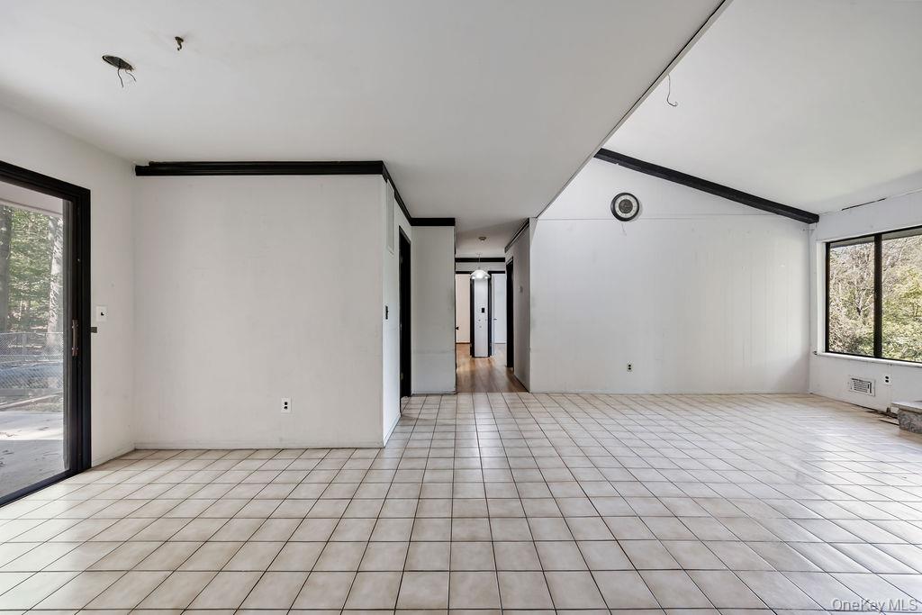 #16 photo, 16 Wagon Wheel Drive, New City , NY 10956