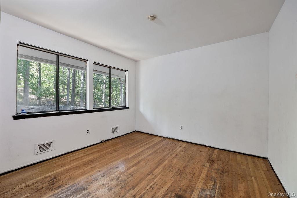 #19 photo, 16 Wagon Wheel Drive, New City , NY 10956