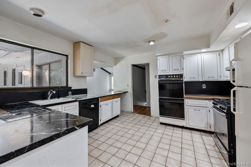 #8 photo, 16 Wagon Wheel Drive, New City , NY 10956