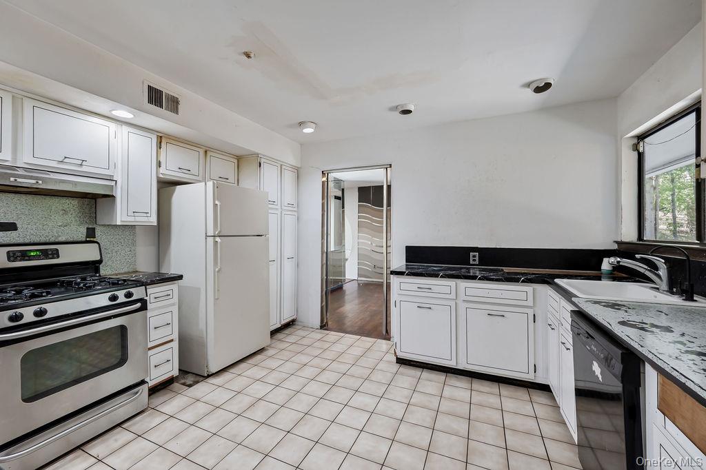 #9 photo, 16 Wagon Wheel Drive, New City , NY 10956