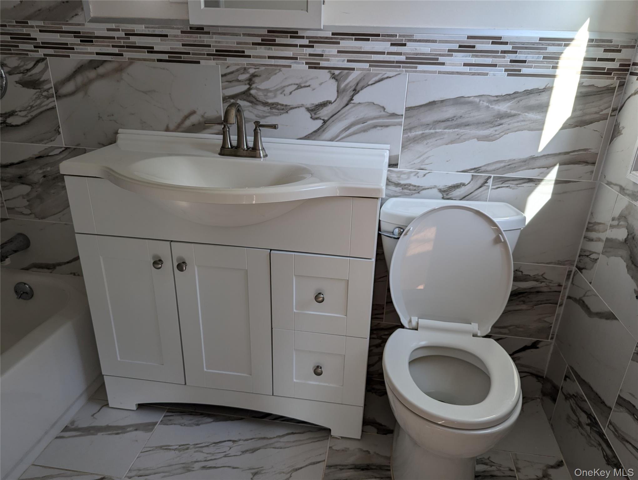 #16 photo, 12 Maple Court, サフォーク郡 Bay Shore , NY 11706