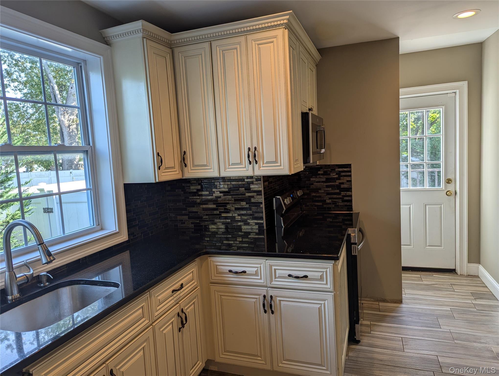 #3 photo, 12 Maple Court, サフォーク郡 Bay Shore , NY 11706