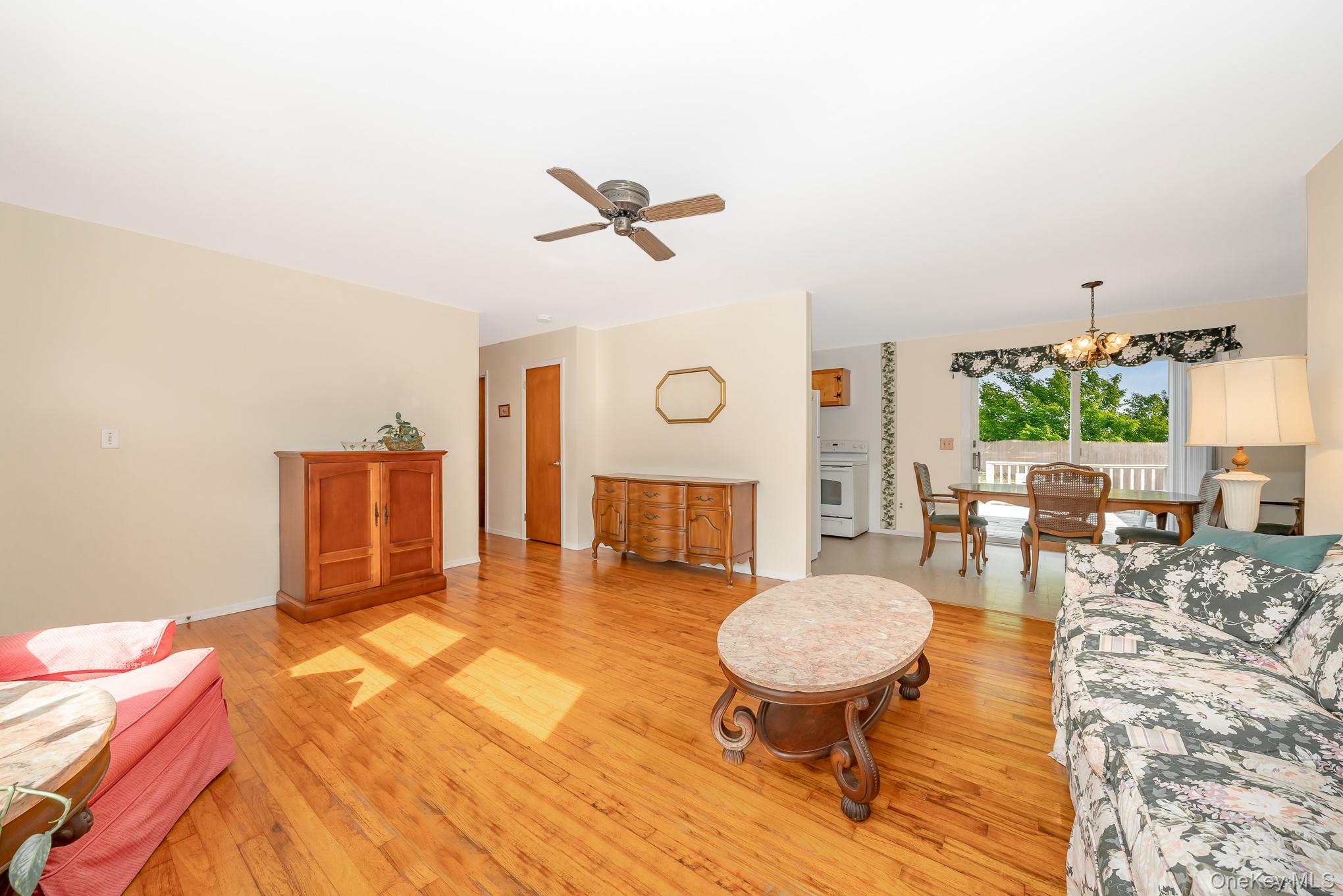 #4 photo, 10 Argonne Road, サフォーク郡 Hampton Bays , NY 11946