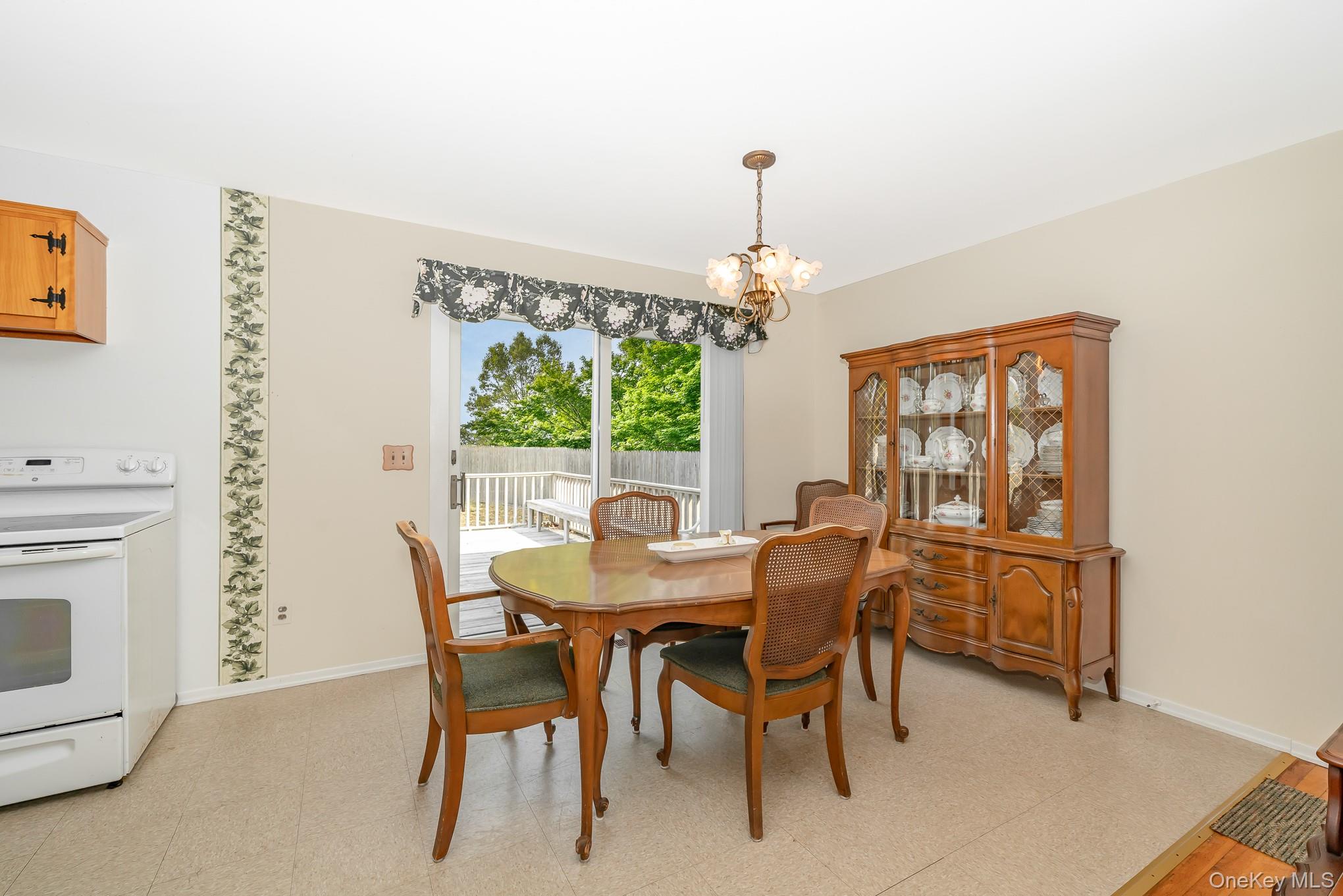 #5 photo, 10 Argonne Road, サフォーク郡 Hampton Bays , NY 11946