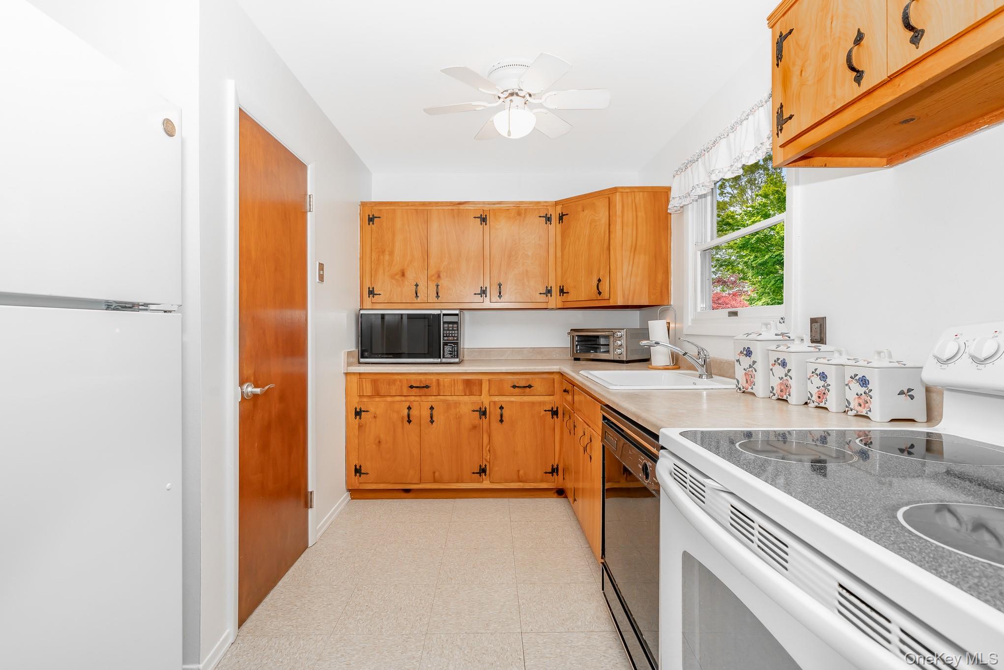 #8 photo, 10 Argonne Road, サフォーク郡 Hampton Bays , NY 11946