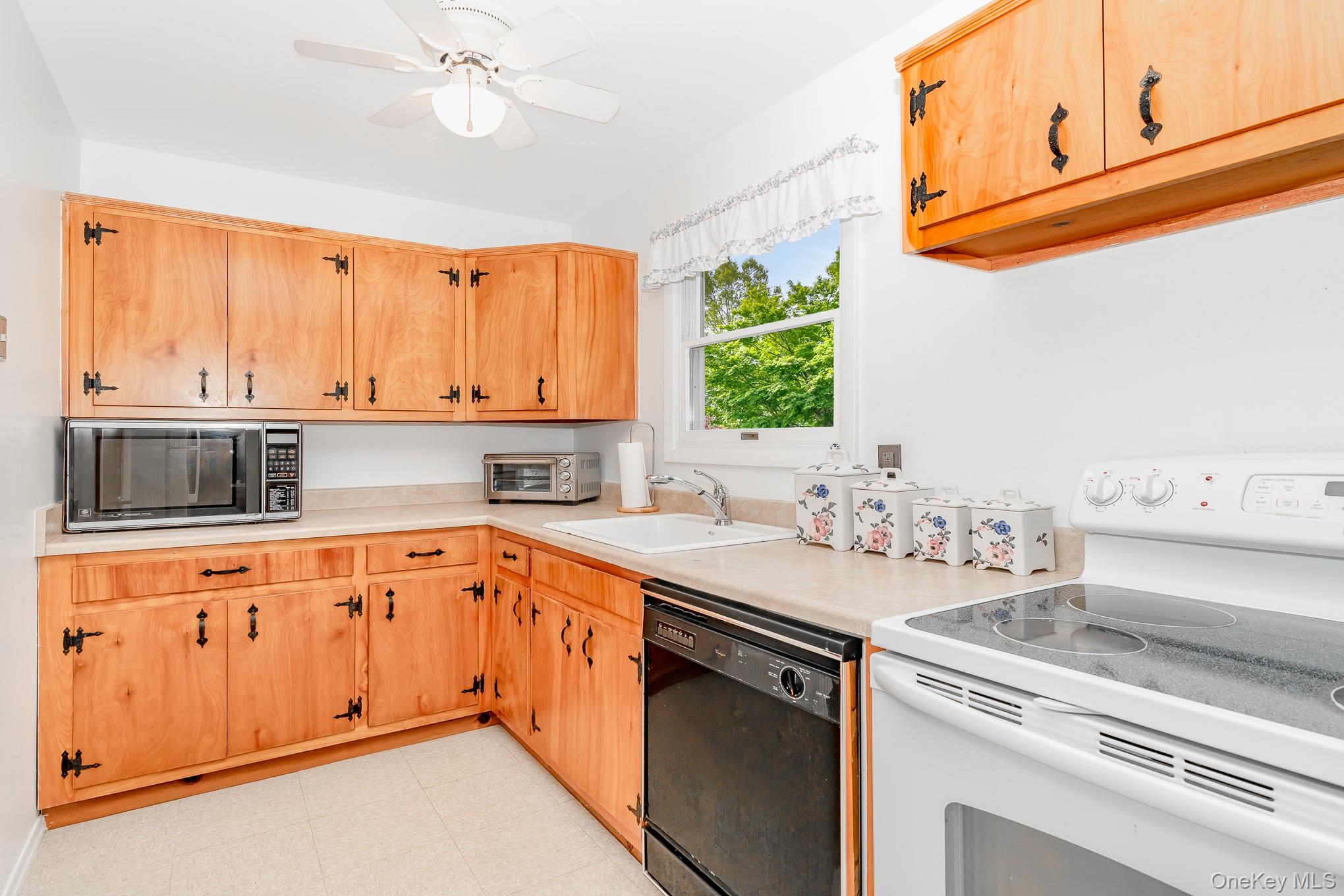 #9 photo, 10 Argonne Road, サフォーク郡 Hampton Bays , NY 11946