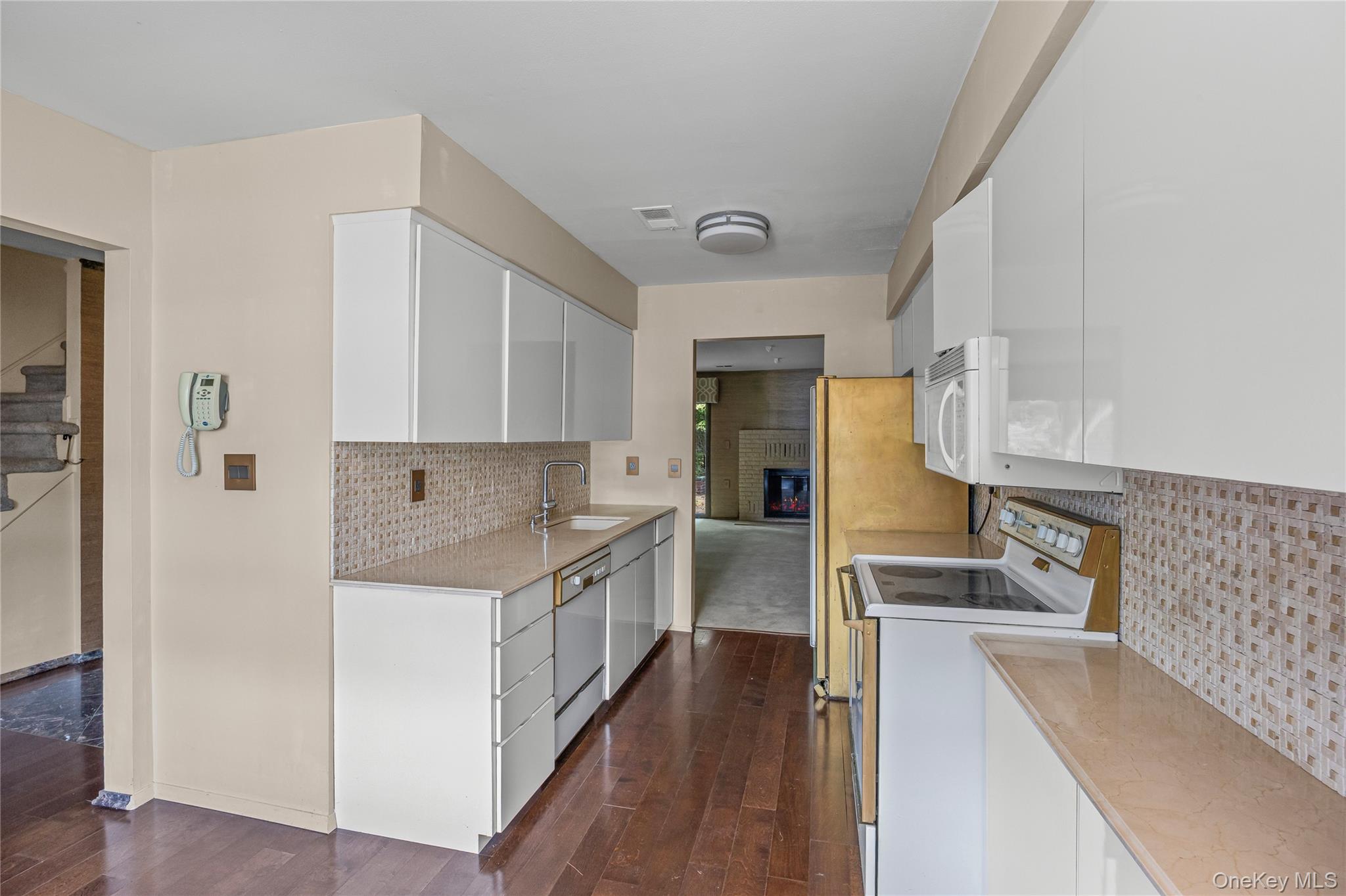 #10 photo, 78 Hayloft Court, Huntington Station , NY 11746