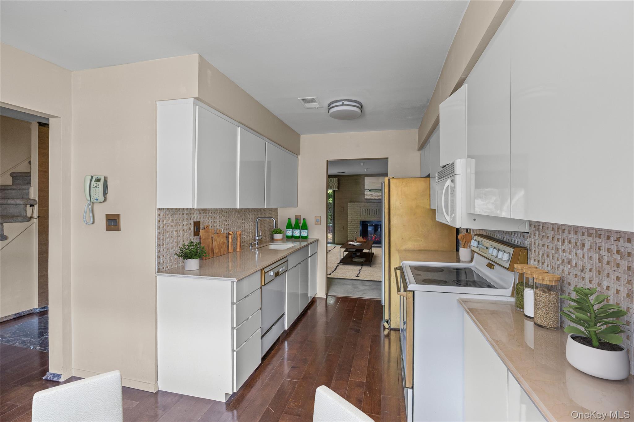 #11 photo, 78 Hayloft Court, Huntington Station , NY 11746