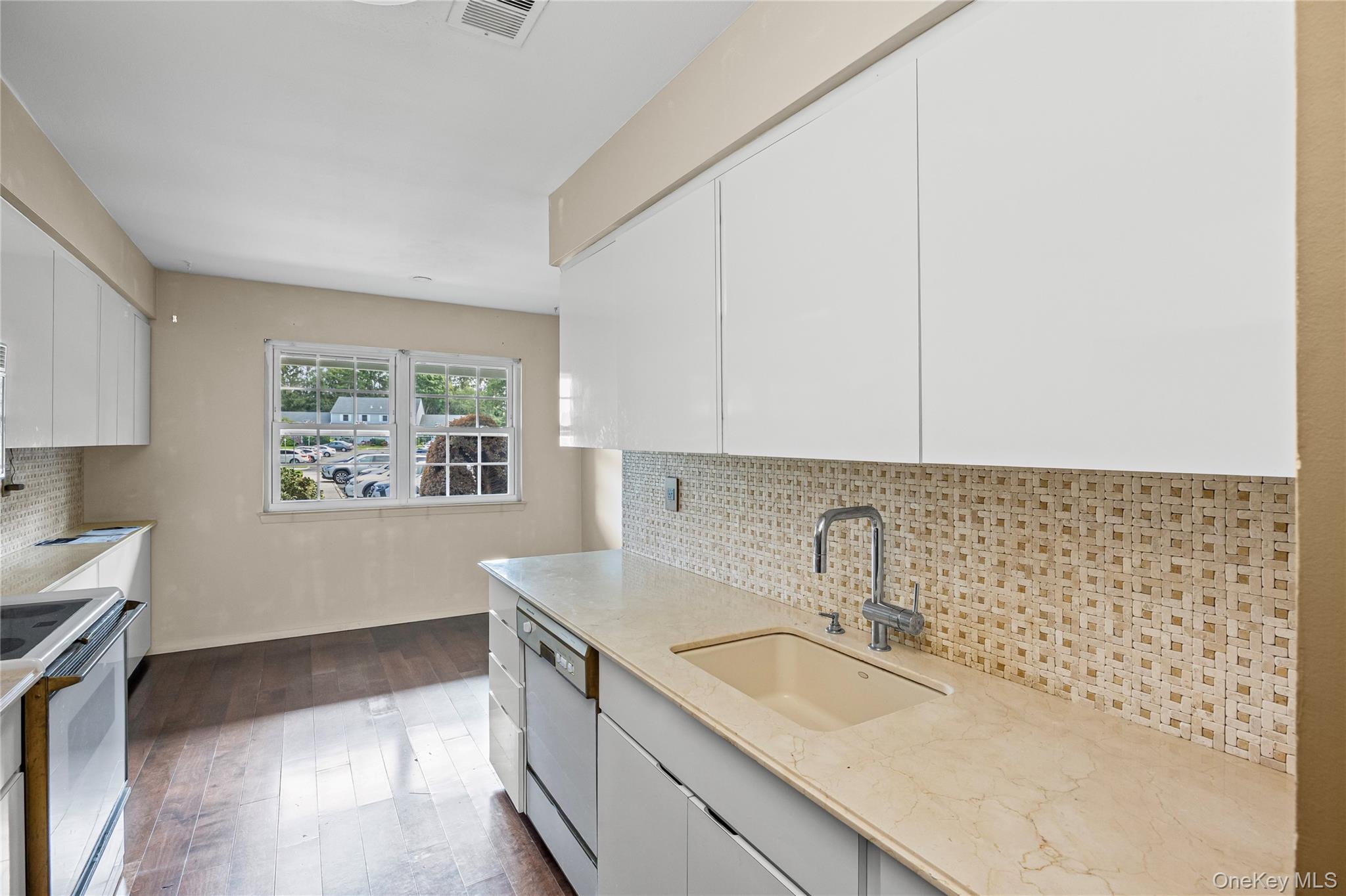 #13 photo, 78 Hayloft Court, Huntington Station , NY 11746