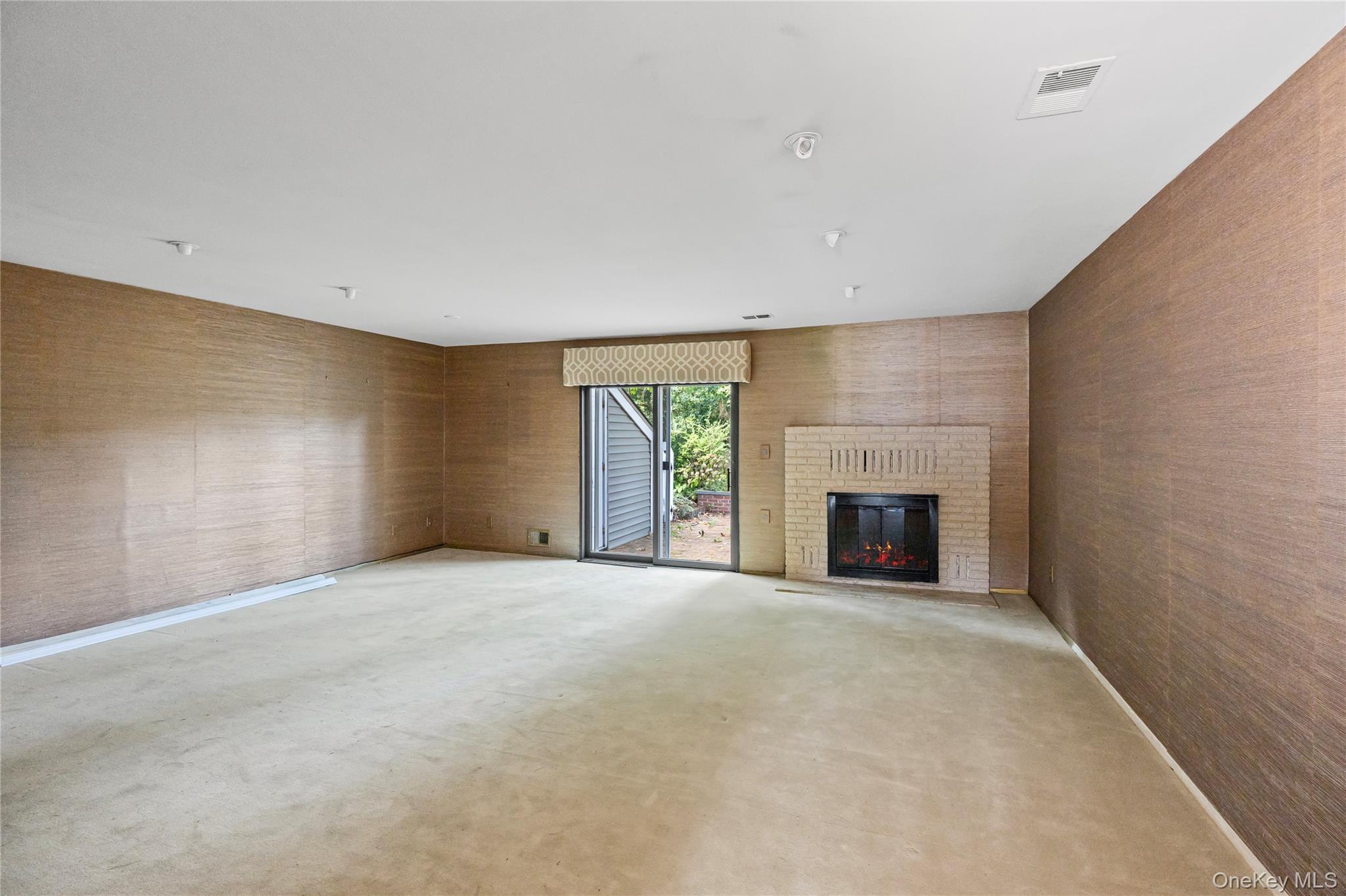 #14 photo, 78 Hayloft Court, Huntington Station , NY 11746