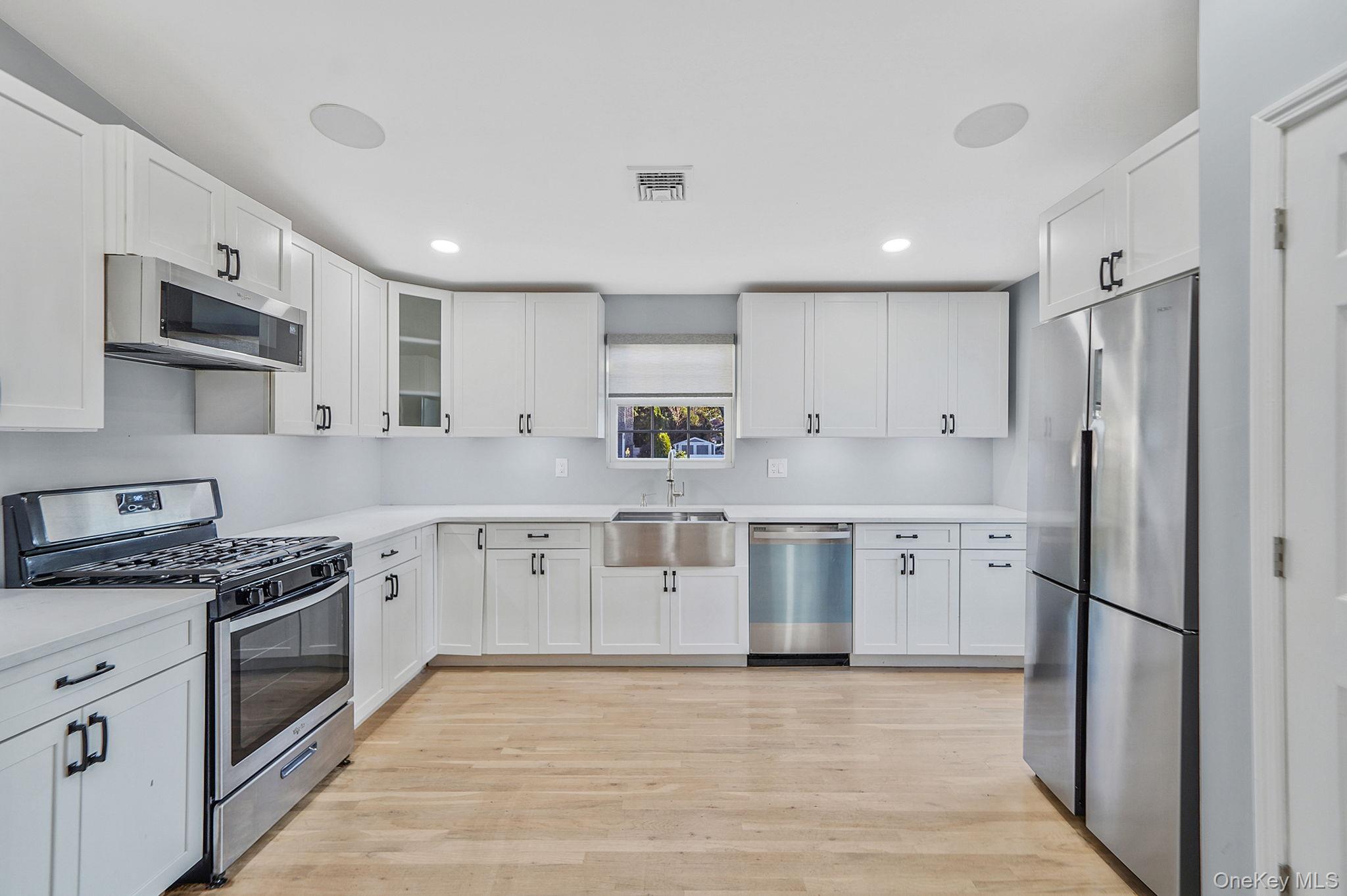 #4 photo, 20 Pell Avenue, サフォーク郡 North Babylon , NY 11703