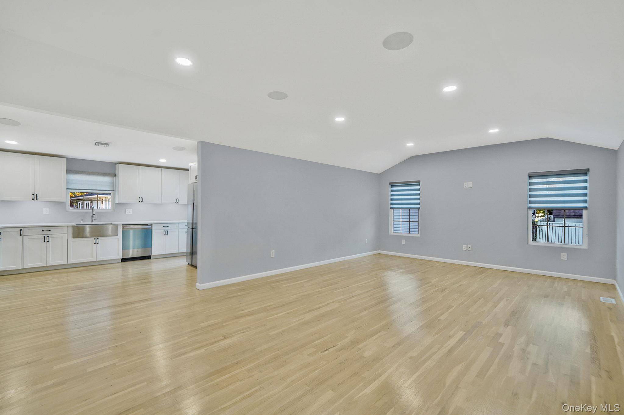 #8 photo, 20 Pell Avenue, サフォーク郡 North Babylon , NY 11703