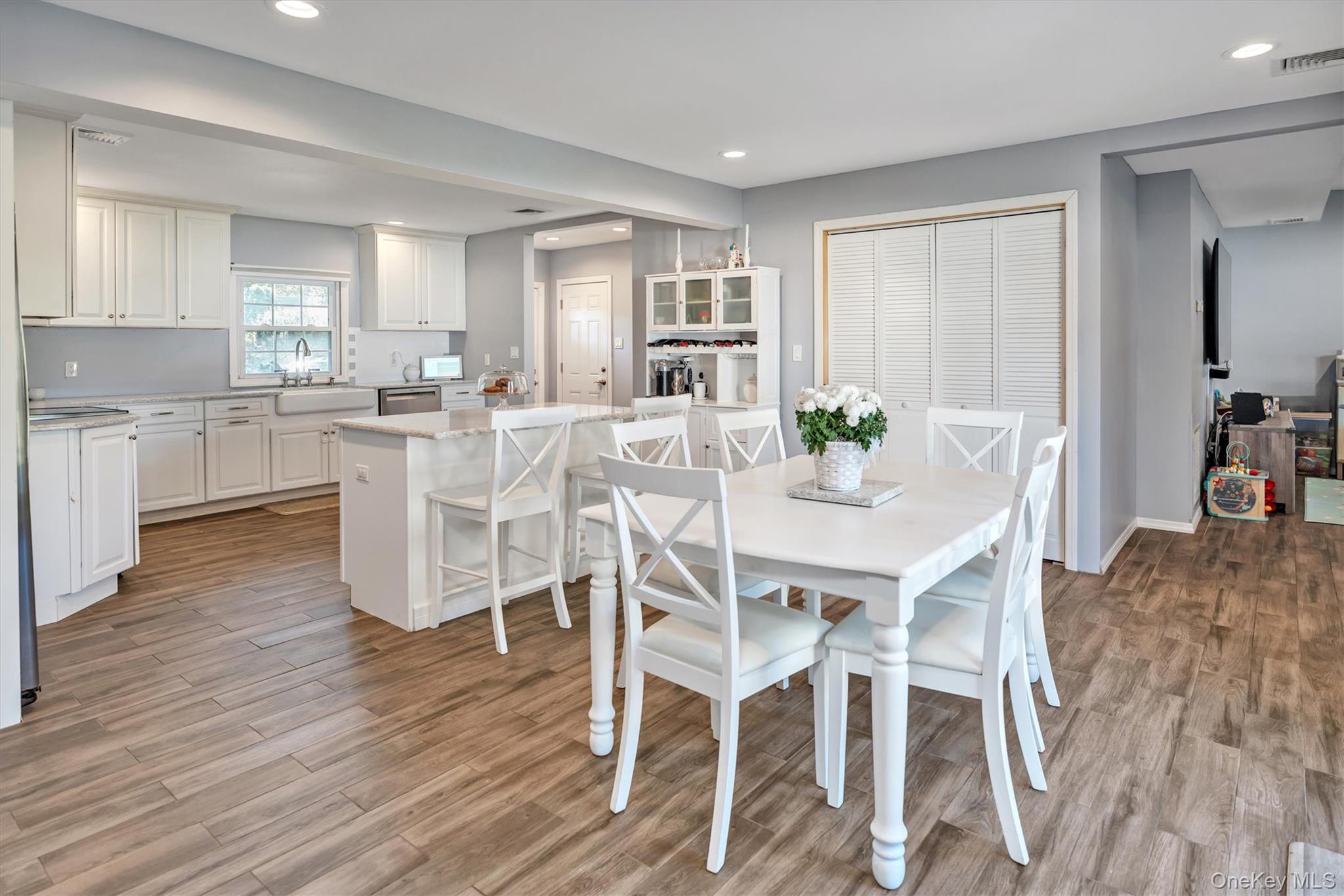 #2 photo, 93 Page Lane, ナッソー郡 Westbury , NY 11590