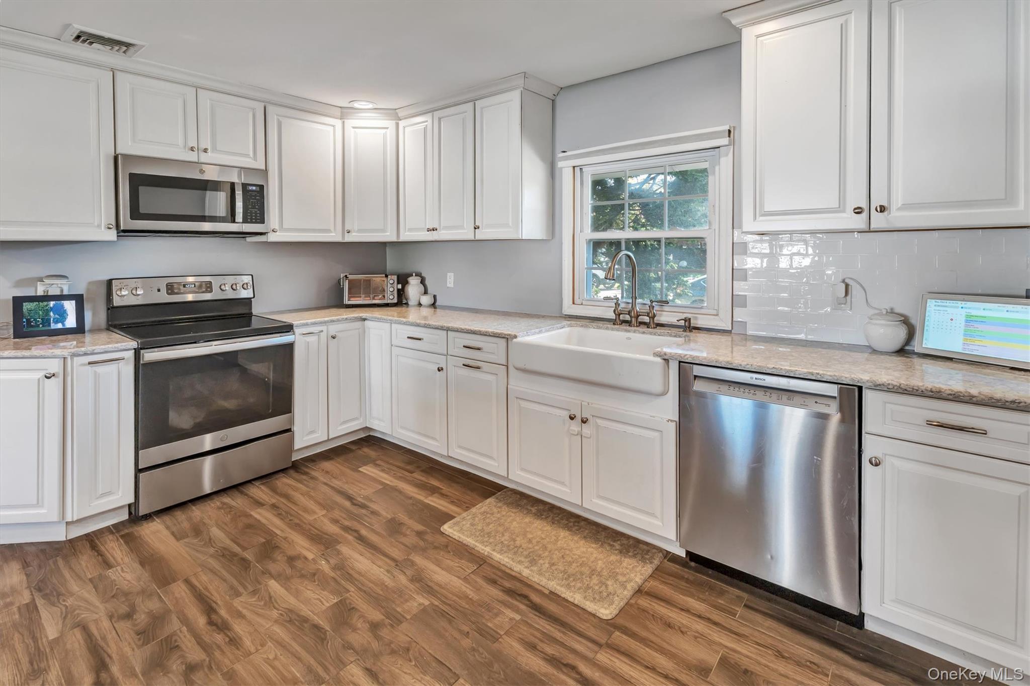 #4 photo, 93 Page Lane, ナッソー郡 Westbury , NY 11590