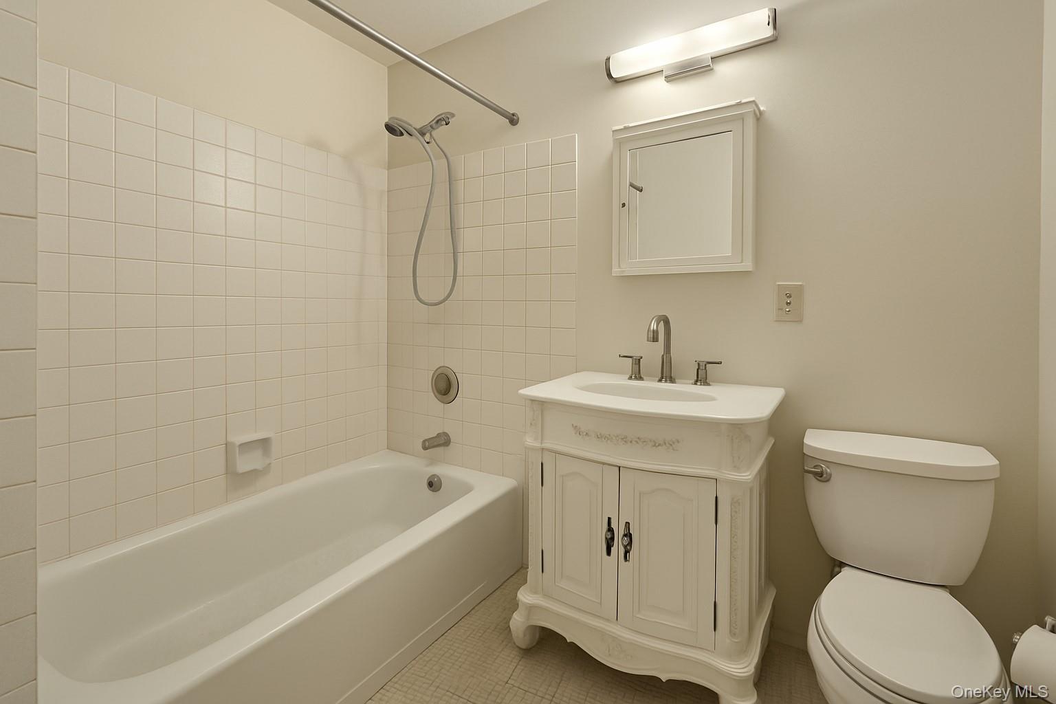 #10 photo, 152-18 Union Turnpike, Kew Garden Hills , NY 11367