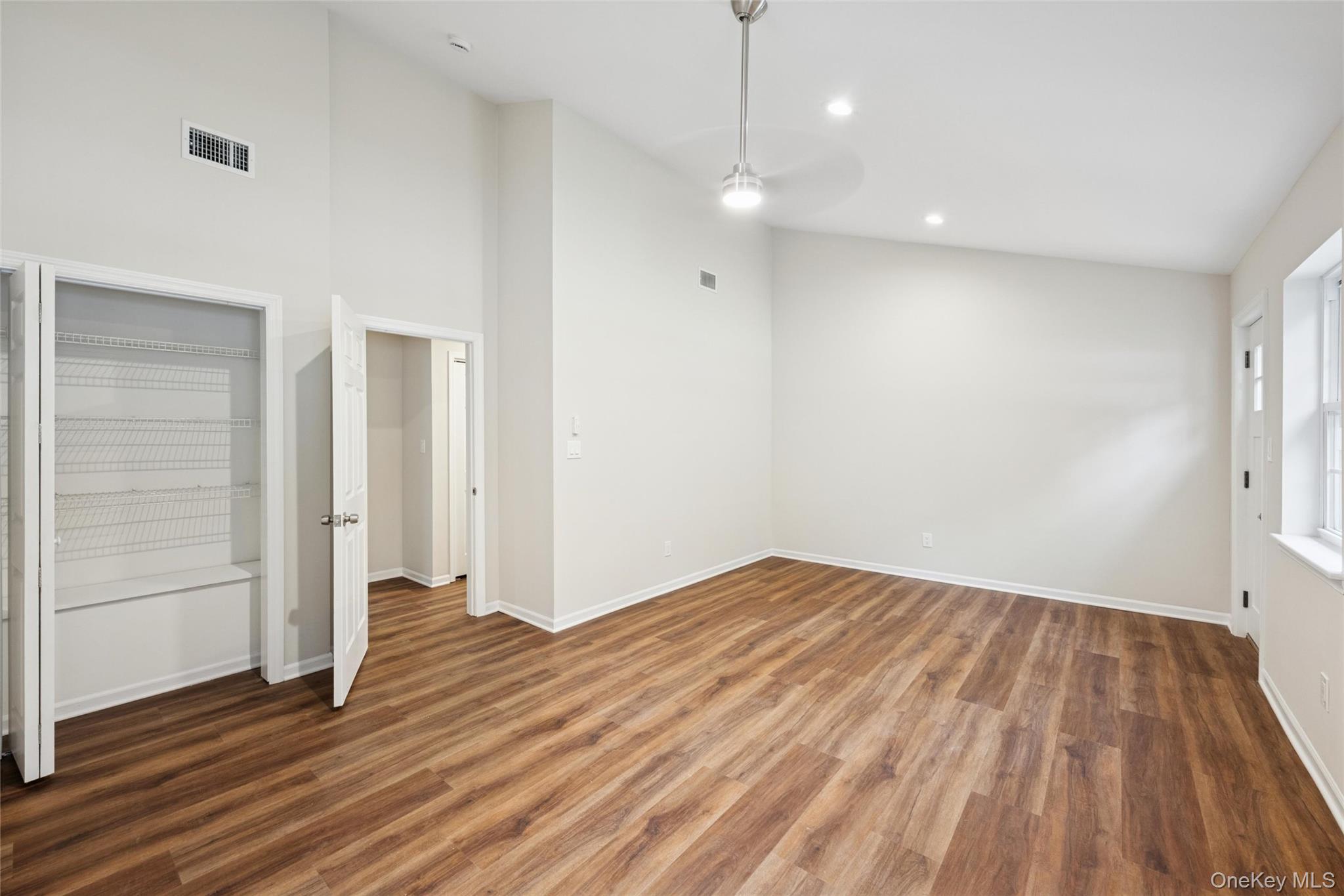 #10 photo, 99 Village Circle, サフォーク郡 Manorville , NY 11949