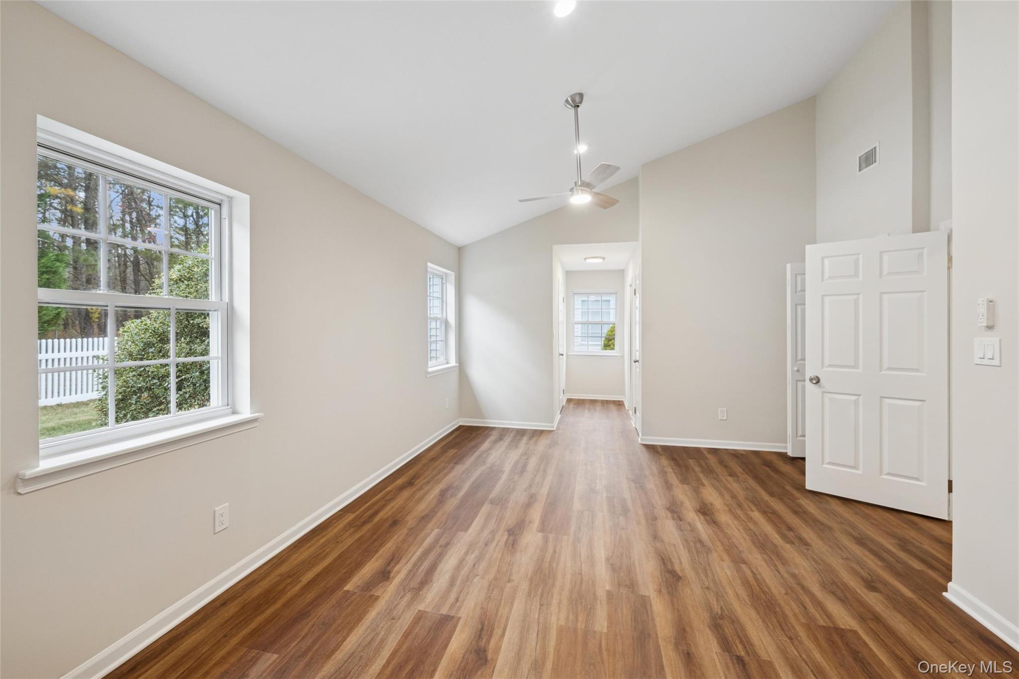 #11 photo, 99 Village Circle, サフォーク郡 Manorville , NY 11949