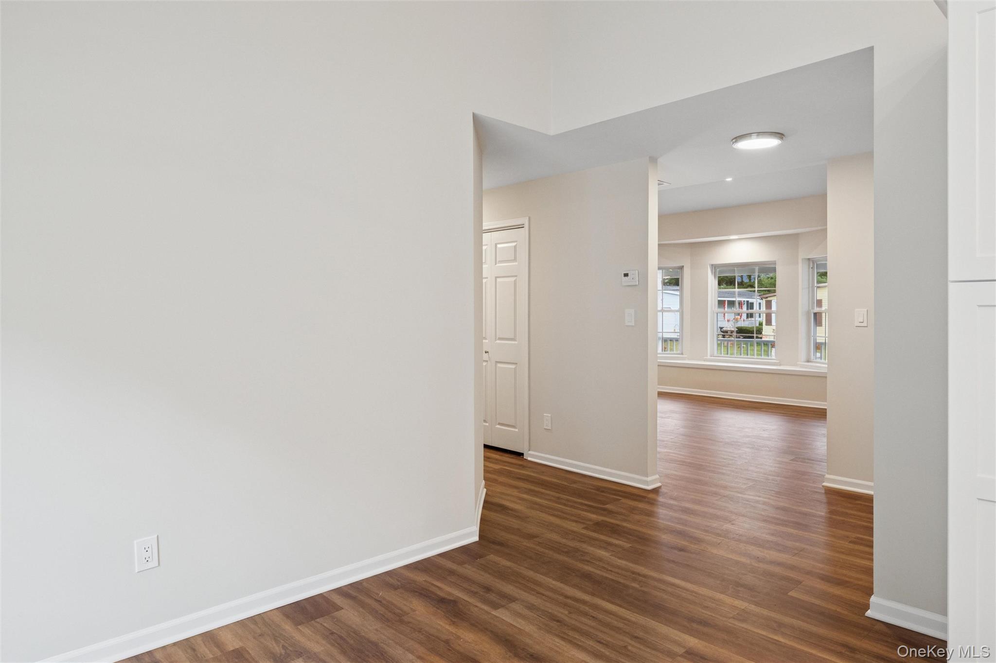 #15 photo, 99 Village Circle, サフォーク郡 Manorville , NY 11949