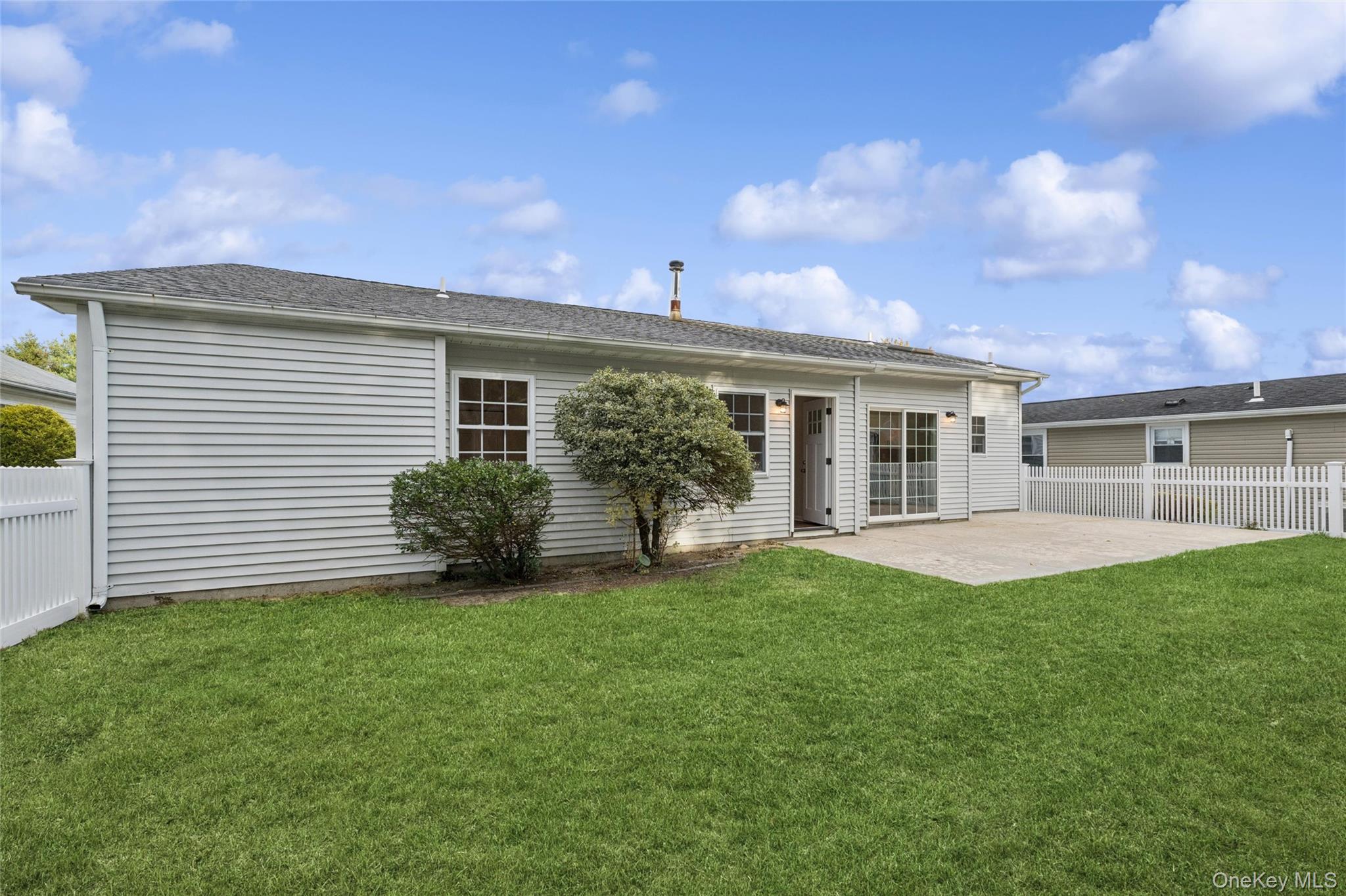 #16 photo, 99 Village Circle, サフォーク郡 Manorville , NY 11949