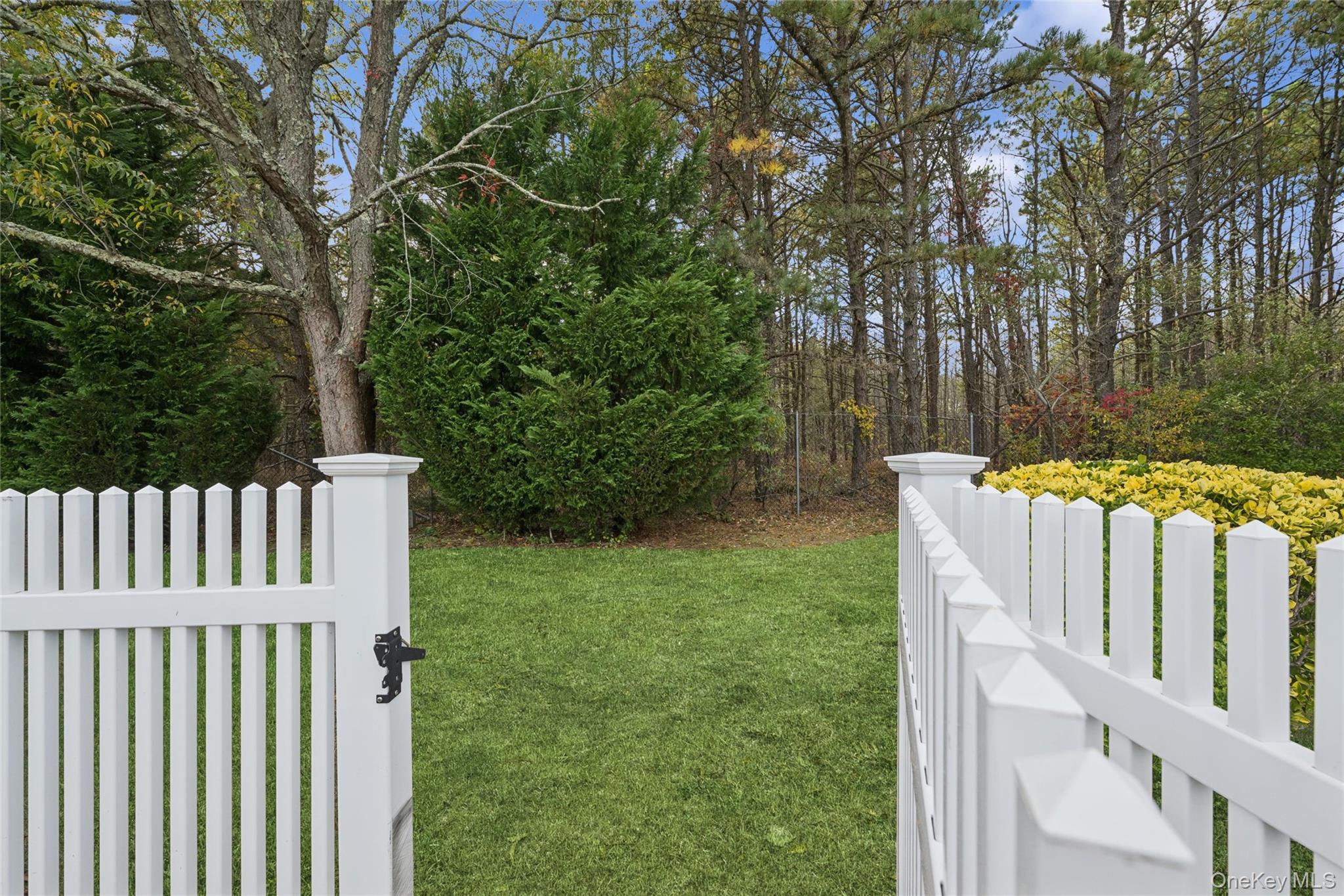 #17 photo, 99 Village Circle, サフォーク郡 Manorville , NY 11949